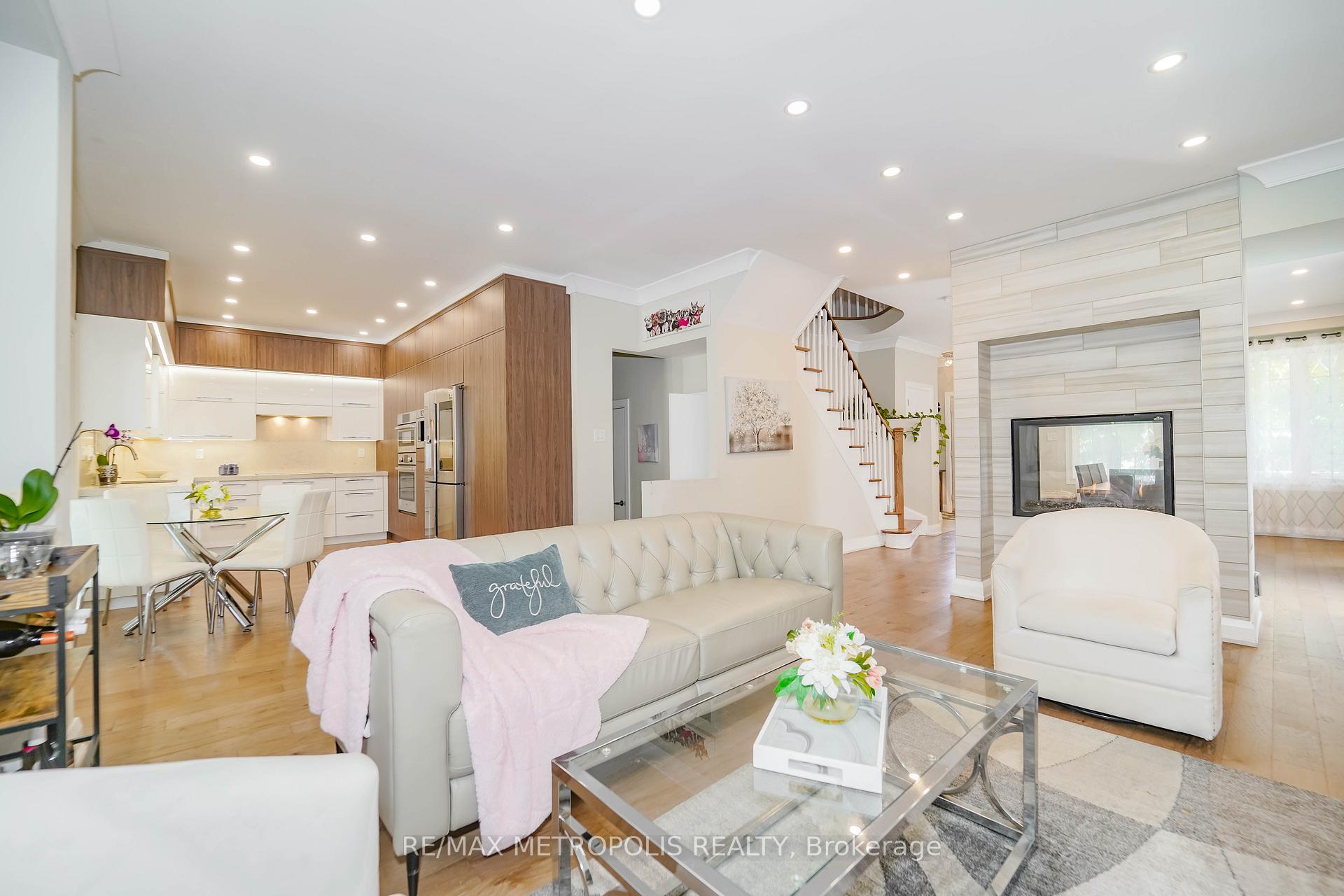Photo 22 of 114 Selwyn Road, Richmond Hill, Jefferson — HOMEH