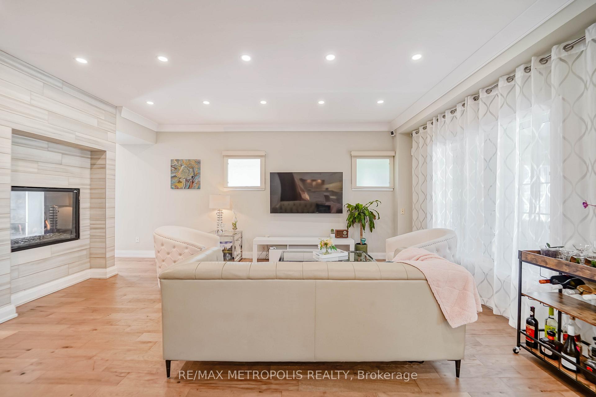 Photo 23 of 114 Selwyn Road, Richmond Hill, Jefferson — HOMEH