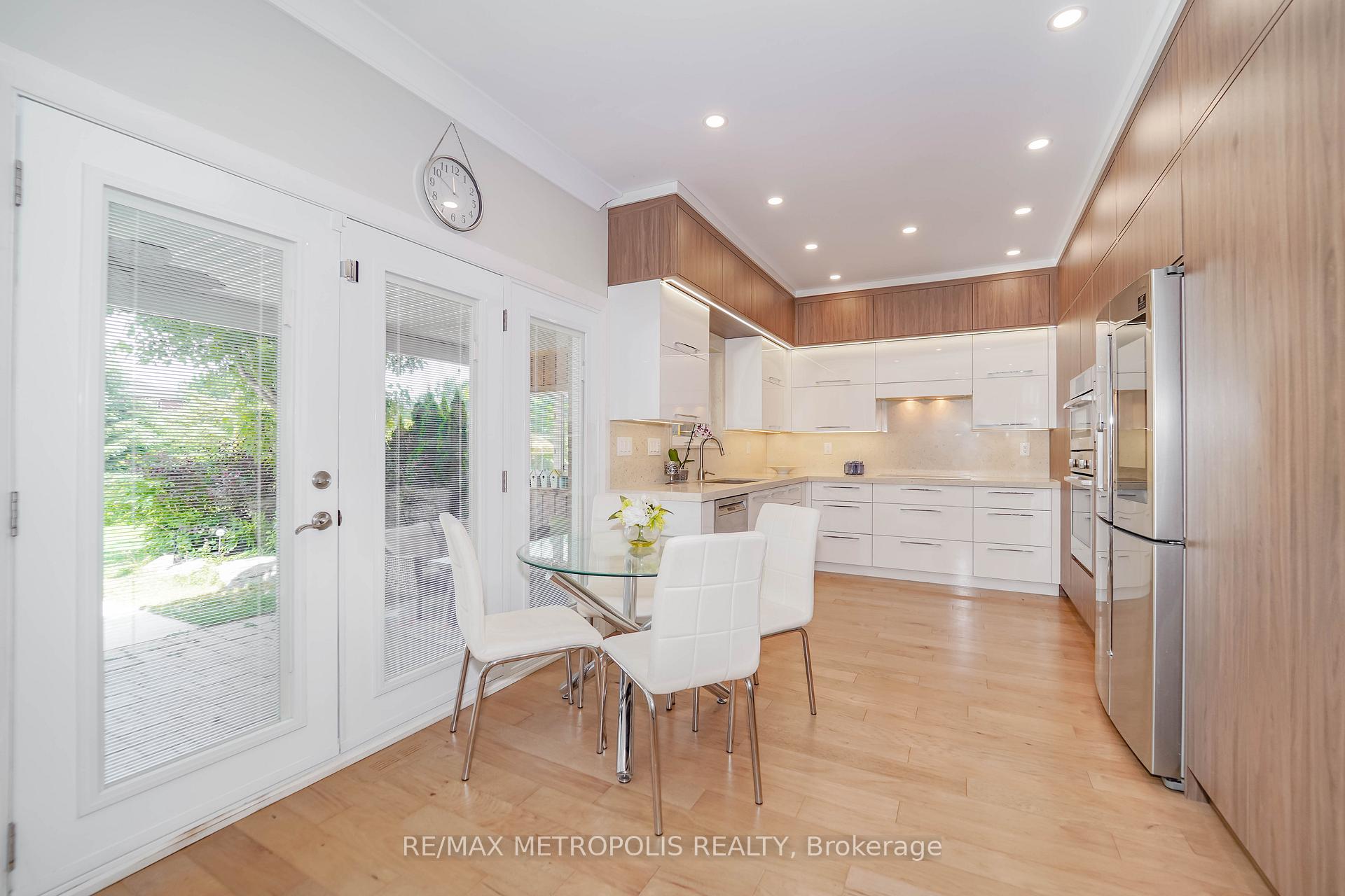 Photo 24 of 114 Selwyn Road, Richmond Hill, Jefferson — HOMEH