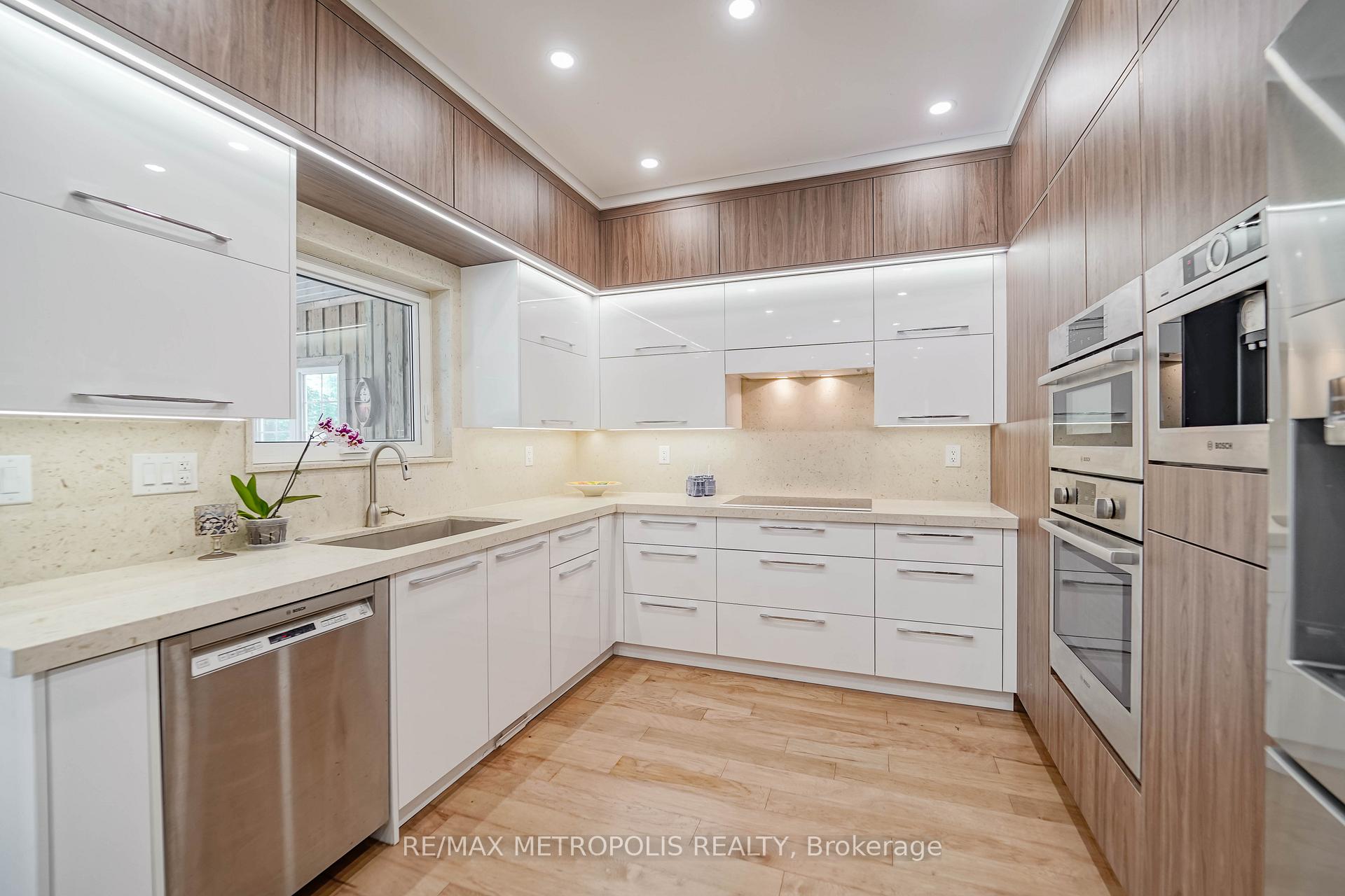 Photo 25 of 114 Selwyn Road, Richmond Hill, Jefferson — HOMEH