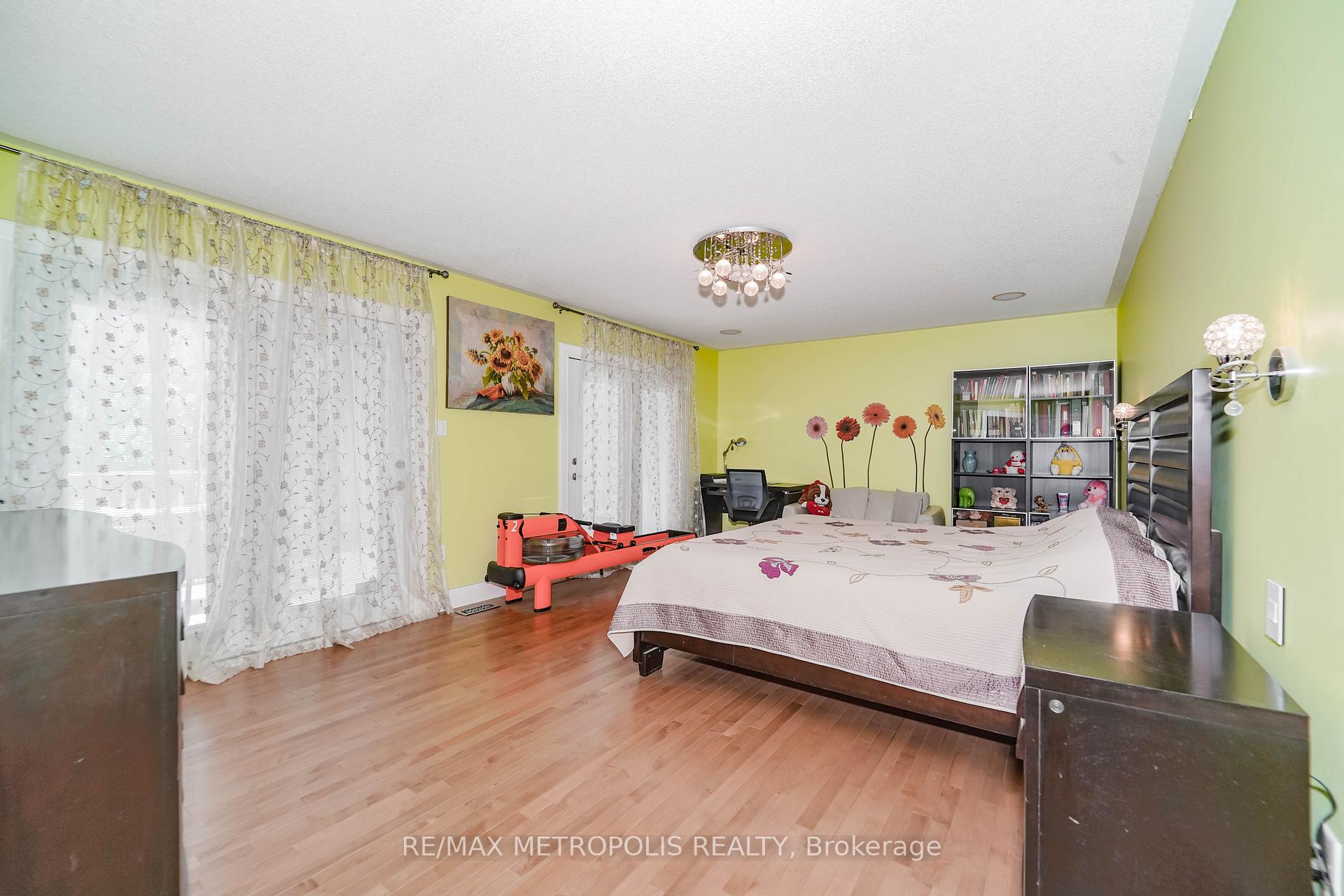 Photo 30 of 114 Selwyn Road, Richmond Hill, Jefferson — HOMEH