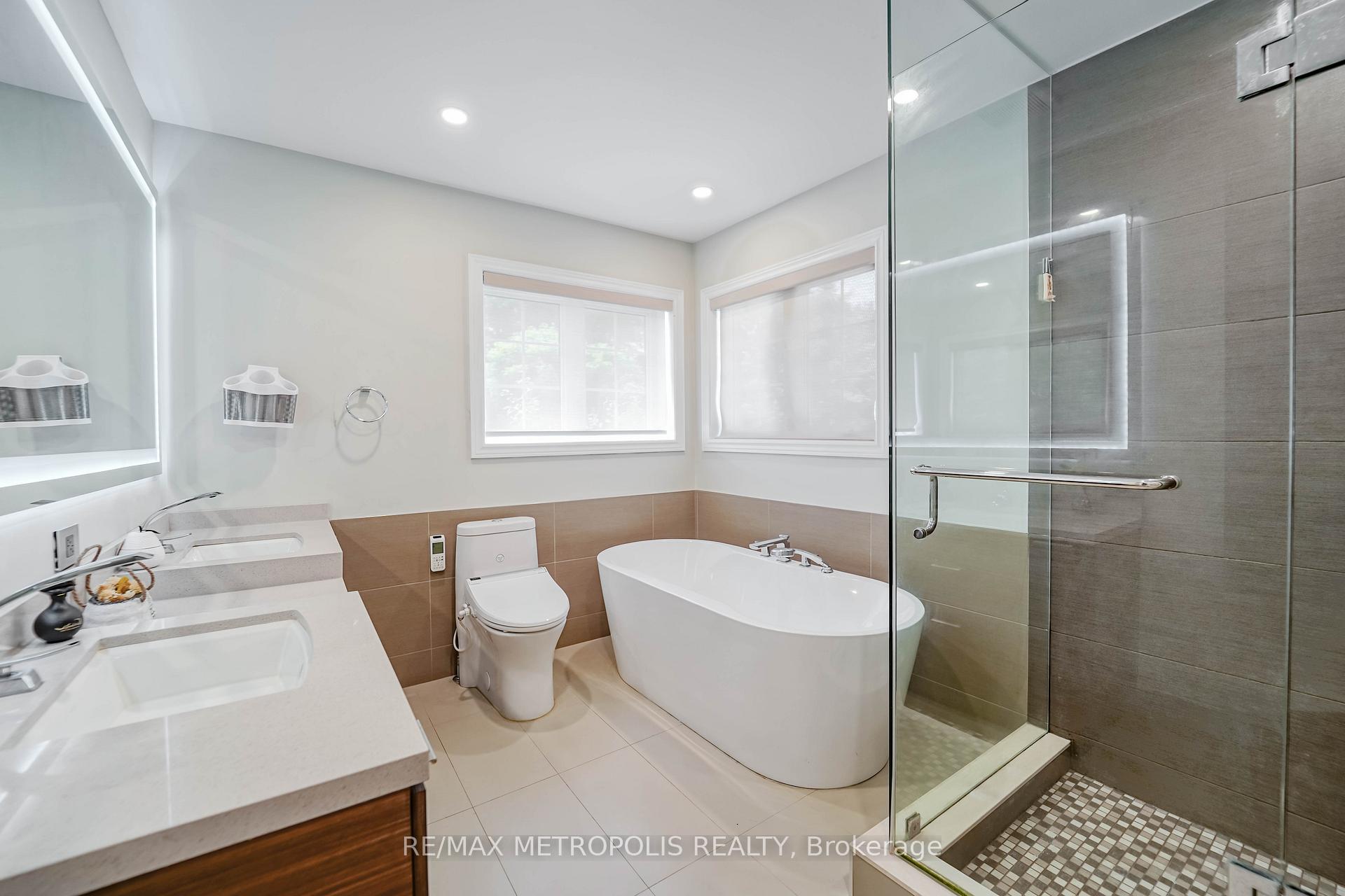 Photo 32 of 114 Selwyn Road, Richmond Hill, Jefferson — HOMEH