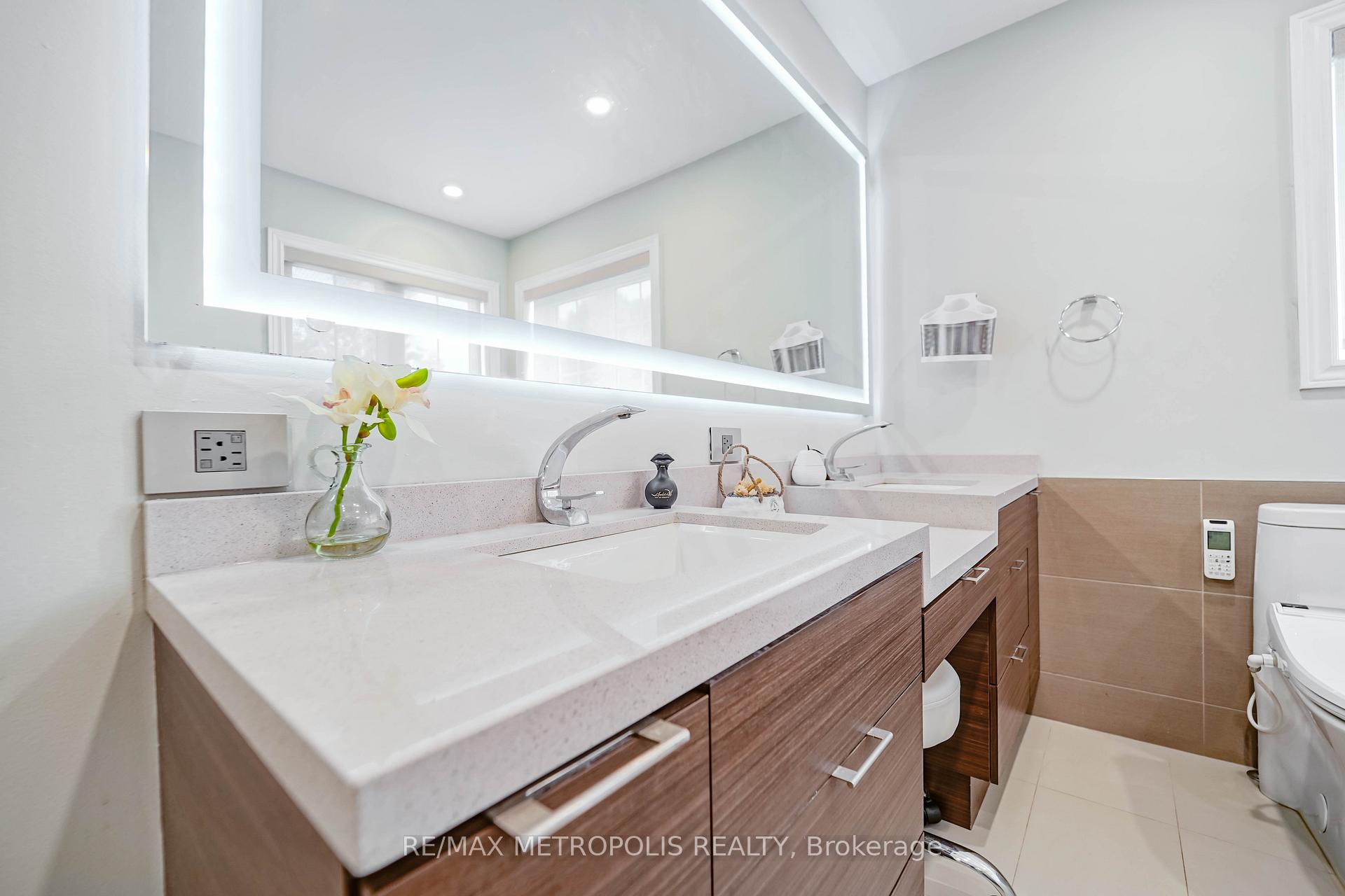 Photo 33 of 114 Selwyn Road, Richmond Hill, Jefferson — HOMEH
