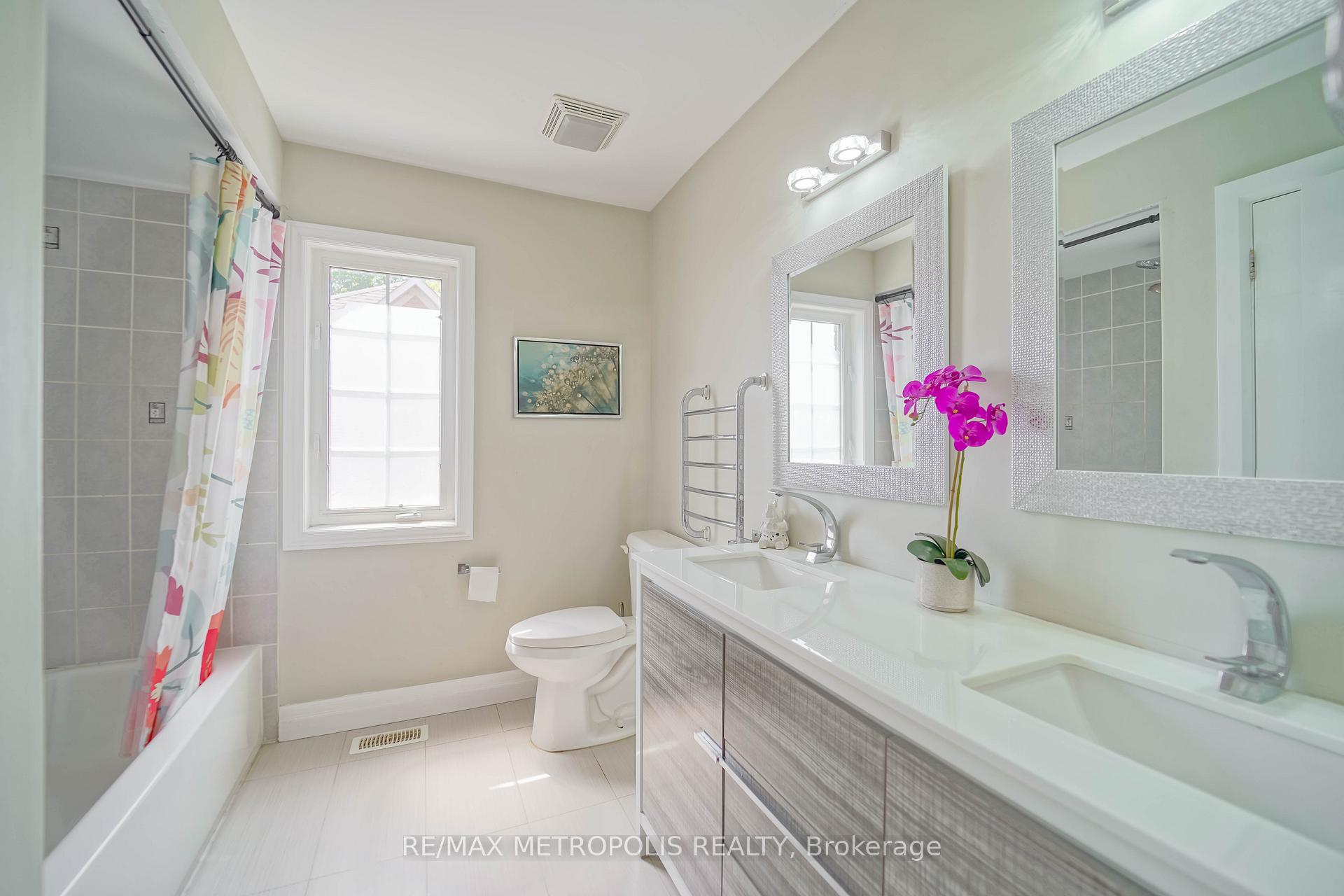Photo 36 of 114 Selwyn Road, Richmond Hill, Jefferson — HOMEH