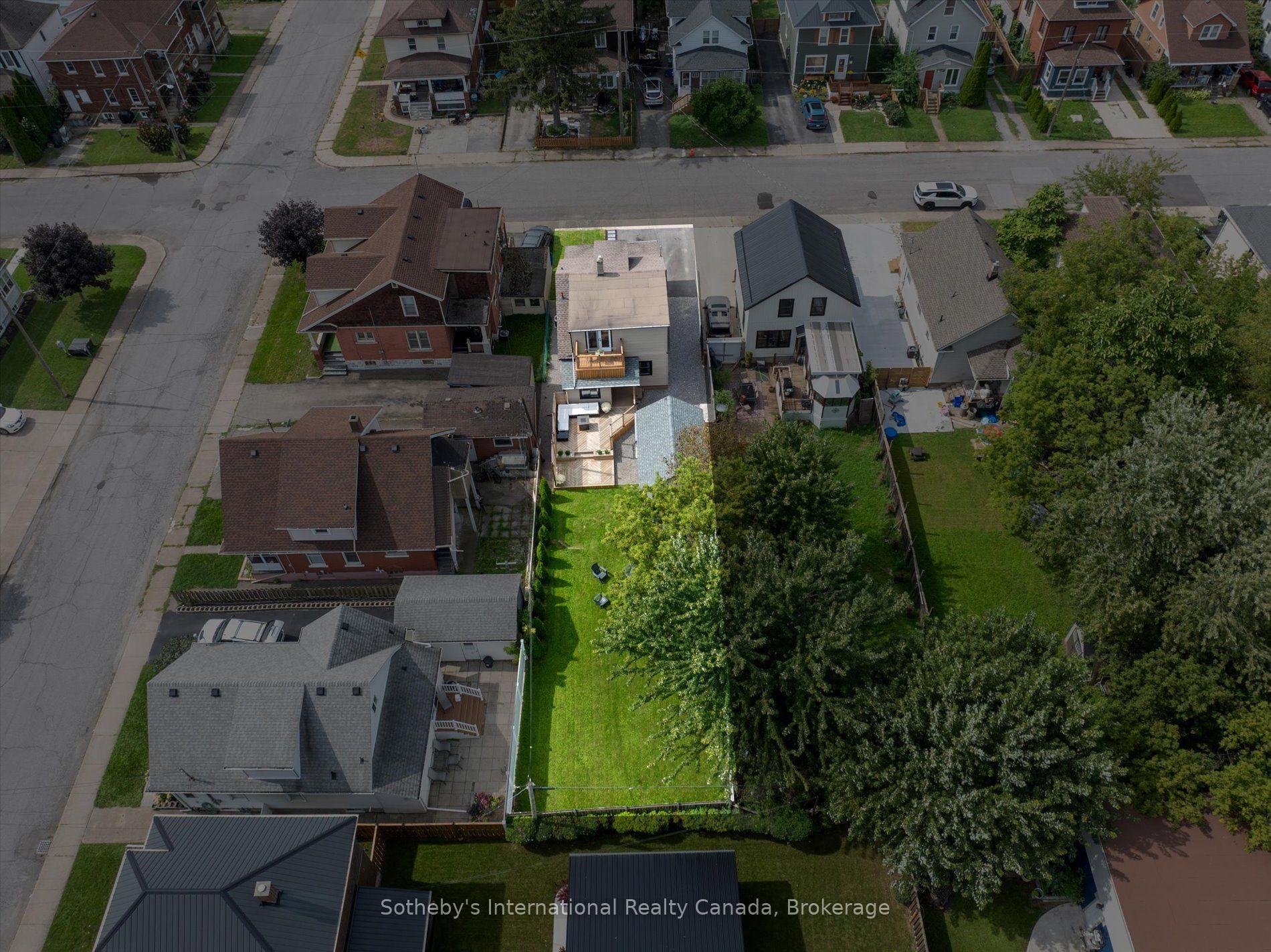 Photo 2 of 4686 Third Avenue, Niagara Falls, Cherrywood — HOMEH
