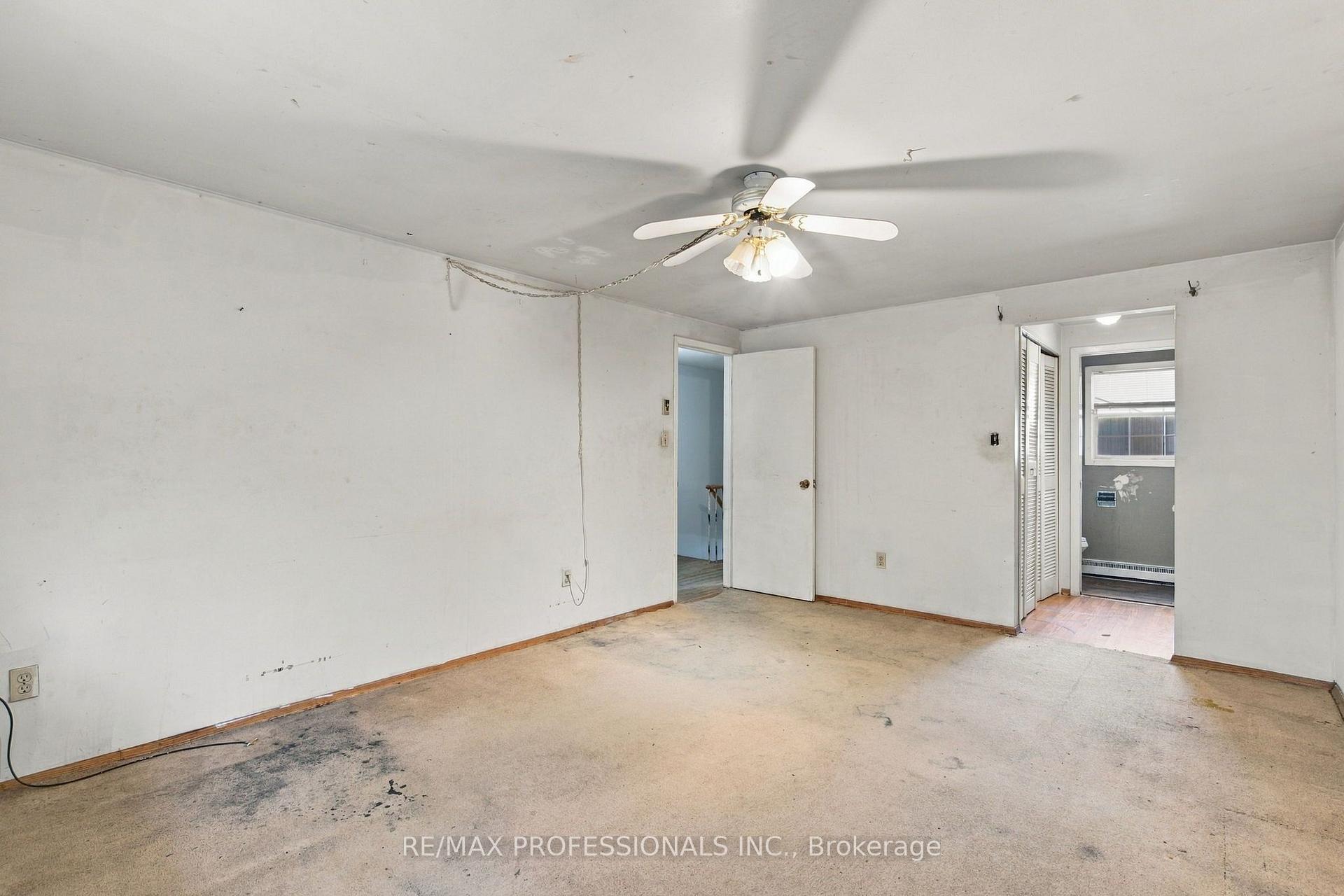 Photo 20 of 925 Runningbrook Drive, Mississauga, Applewood — HOMEH