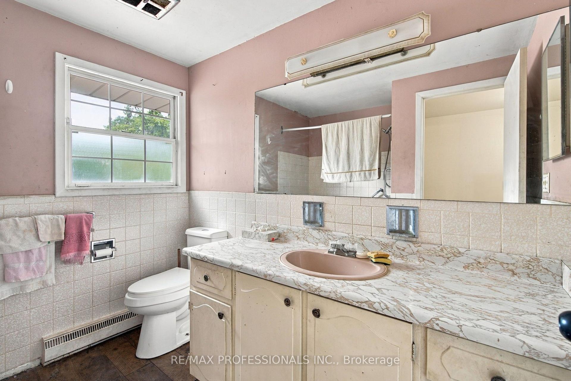 Photo 21 of 925 Runningbrook Drive, Mississauga, Applewood — HOMEH