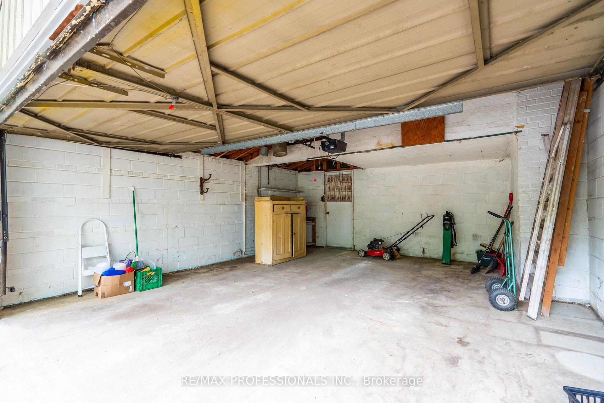 Photo 22 of 925 Runningbrook Drive, Mississauga, Applewood — HOMEH