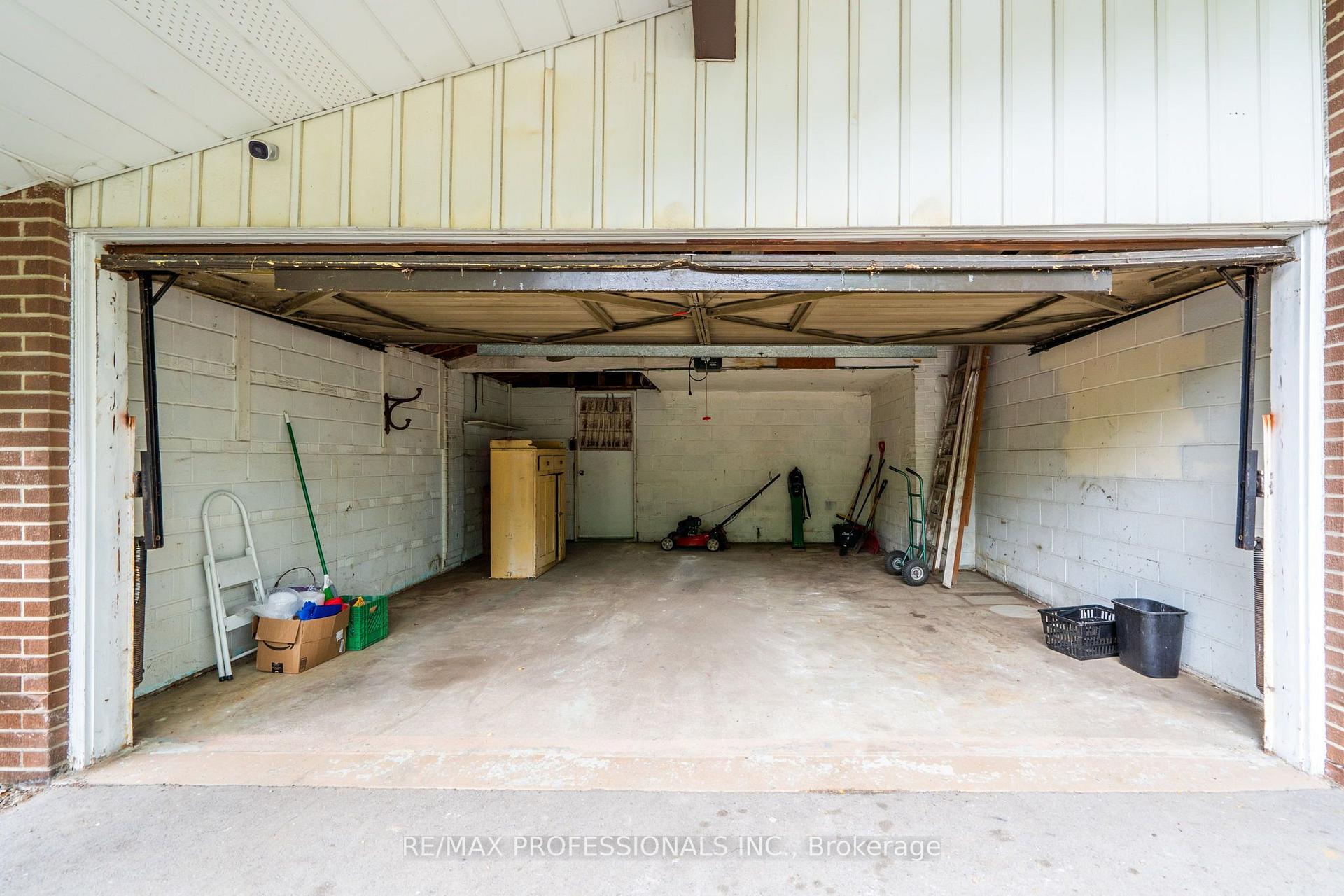 Photo 24 of 925 Runningbrook Drive, Mississauga, Applewood — HOMEH