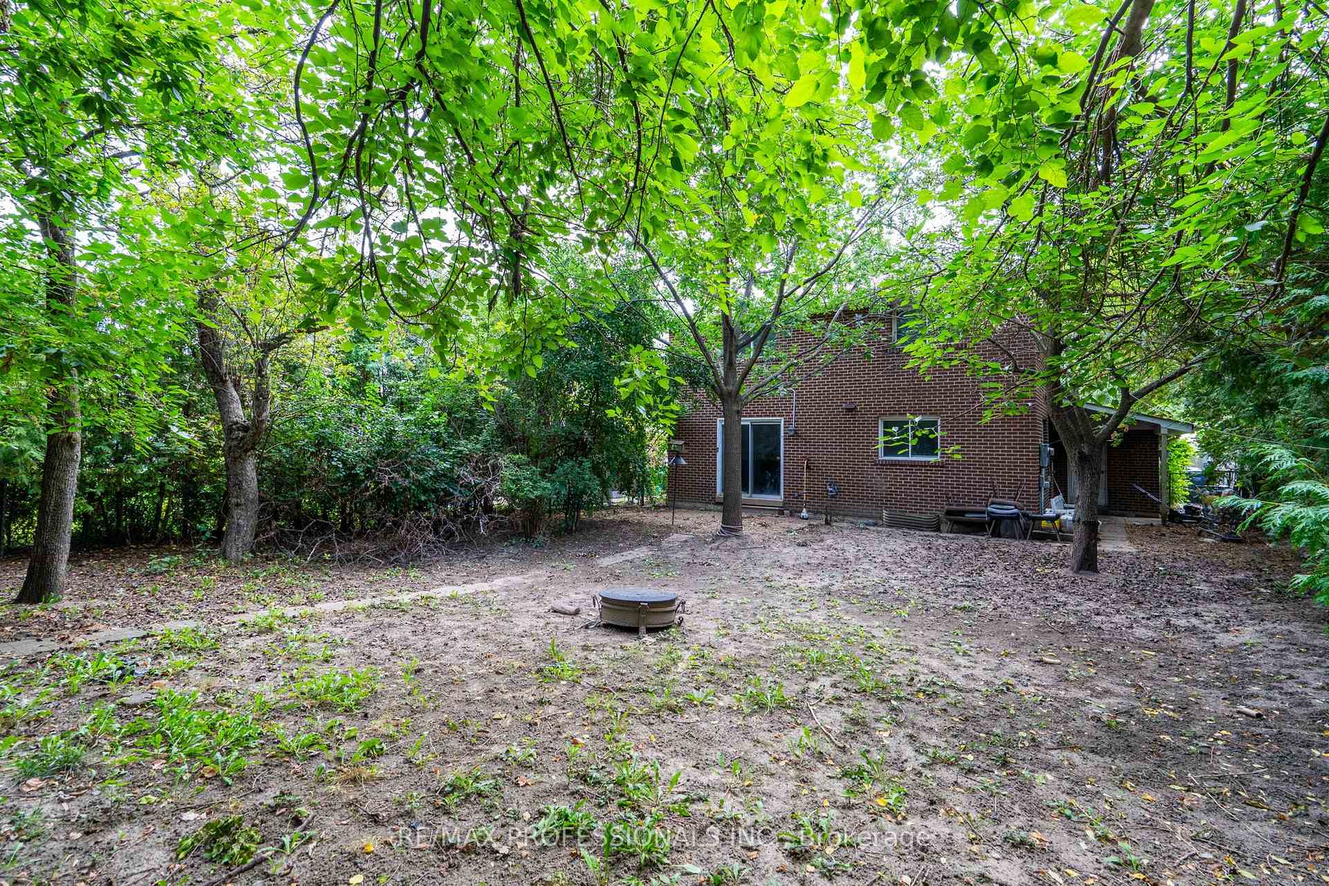 Photo 27 of 925 Runningbrook Drive, Mississauga, Applewood — HOMEH