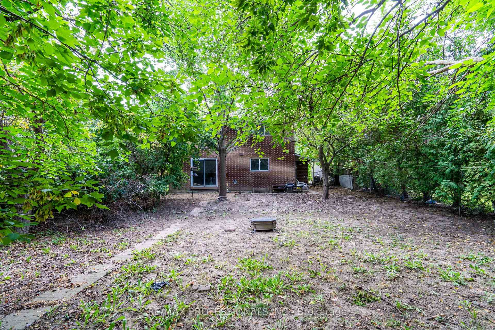 Photo 28 of 925 Runningbrook Drive, Mississauga, Applewood — HOMEH