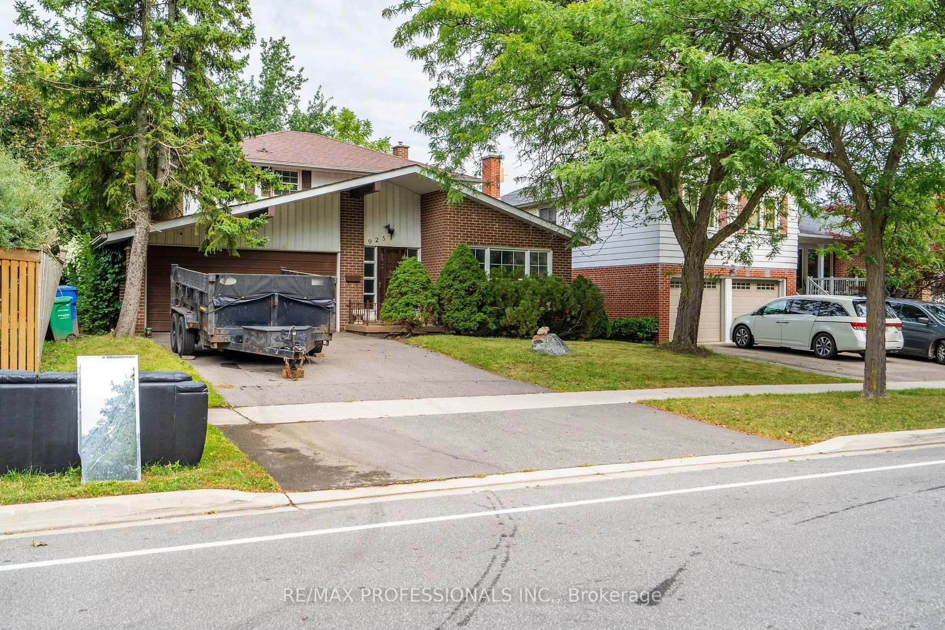 Photo 31 of 925 Runningbrook Drive, Mississauga, Applewood — HOMEH