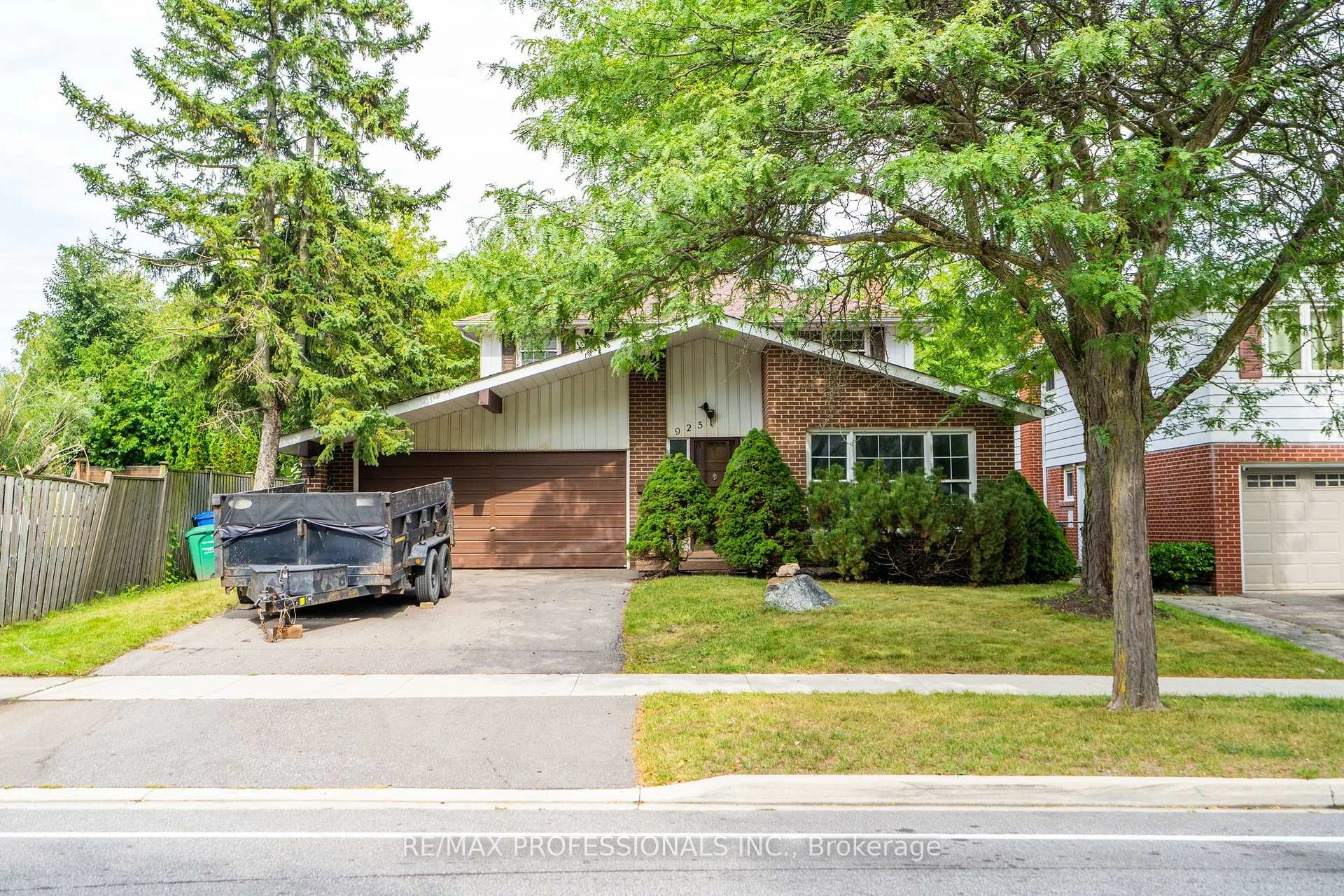 Photo 32 of 925 Runningbrook Drive, Mississauga, Applewood — HOMEH