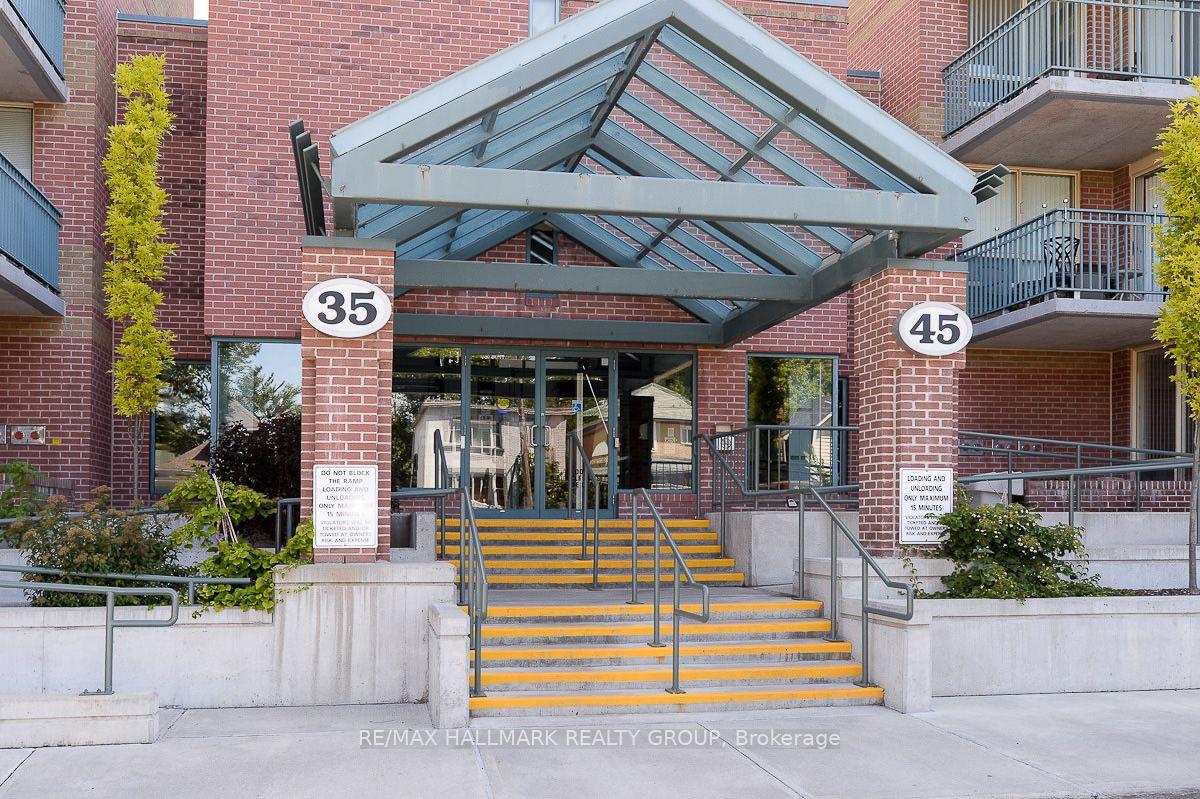 Photo of Unit 709, 35 Holland Avenue