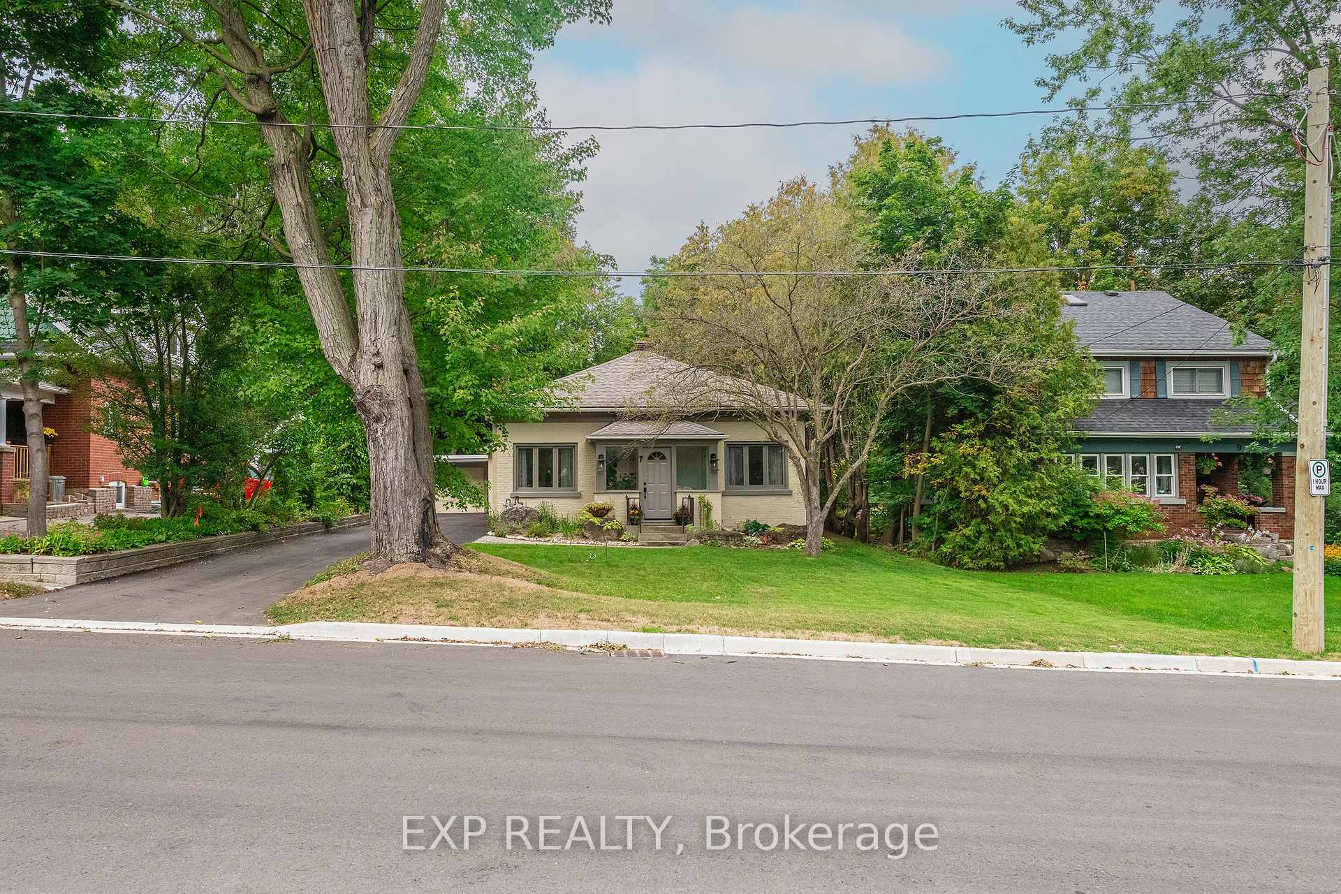 Photo 2 of 7 Third Avenue, Orangeville — HOMEH