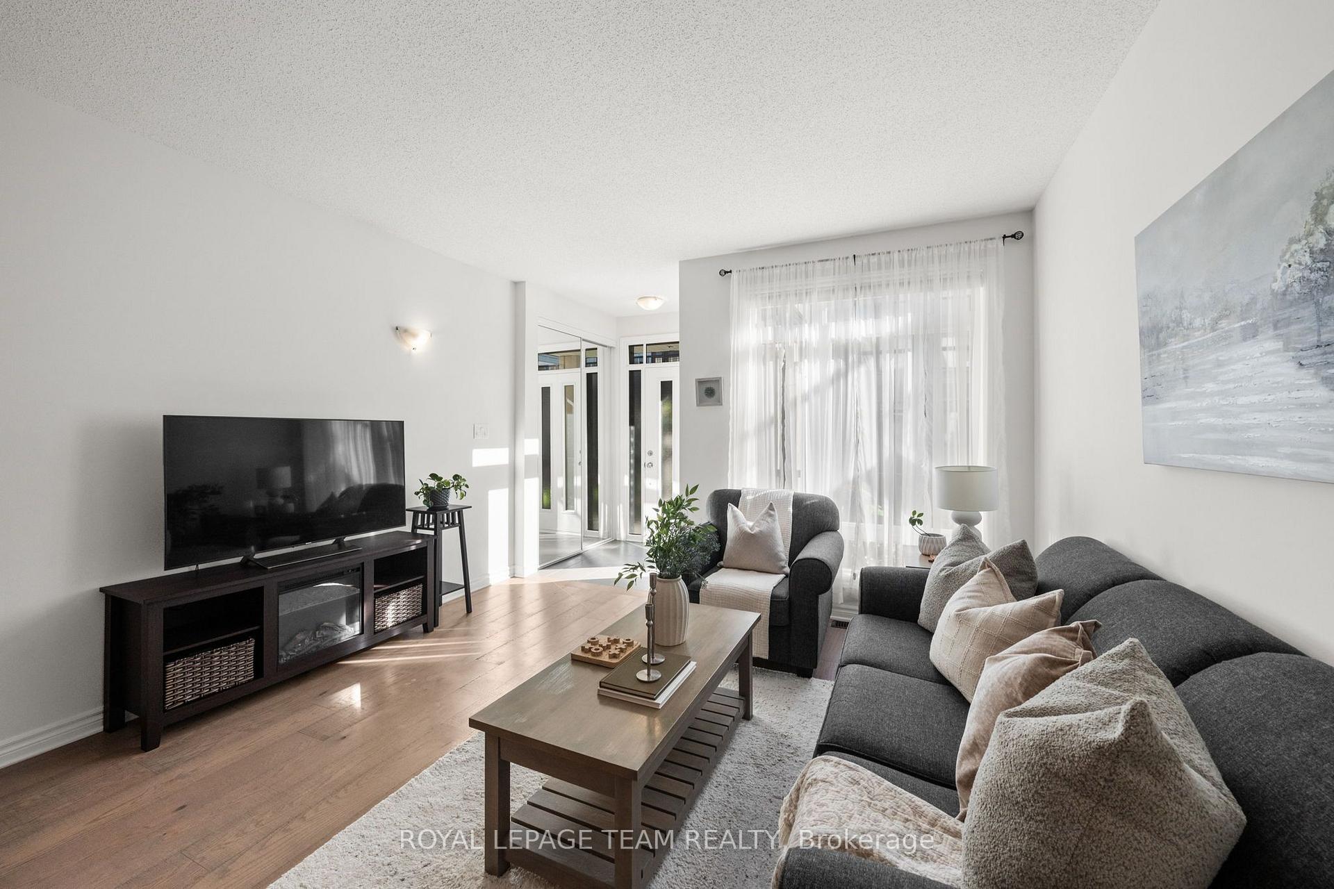 Photo 9 of 212 Pembina Private, Ottawa, Riverside South/Gloucester Glen — HOMEH