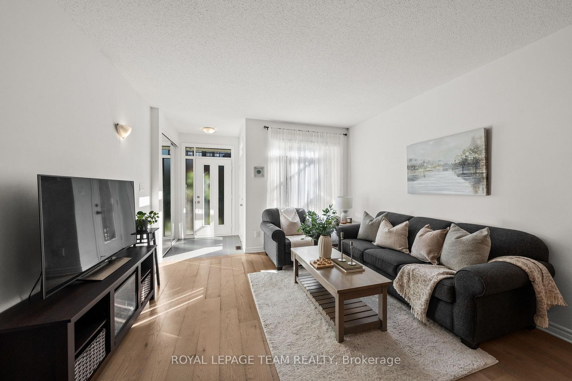 Photo 10 of 212 Pembina Private, Ottawa, Riverside South/Gloucester Glen — HOMEH