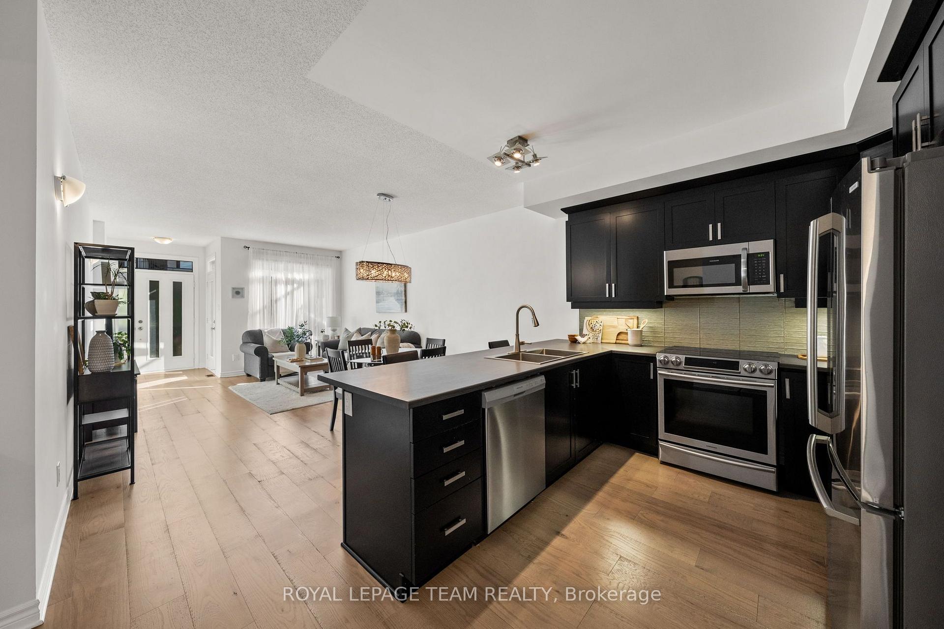 Photo 16 of 212 Pembina Private, Ottawa, Riverside South/Gloucester Glen — HOMEH