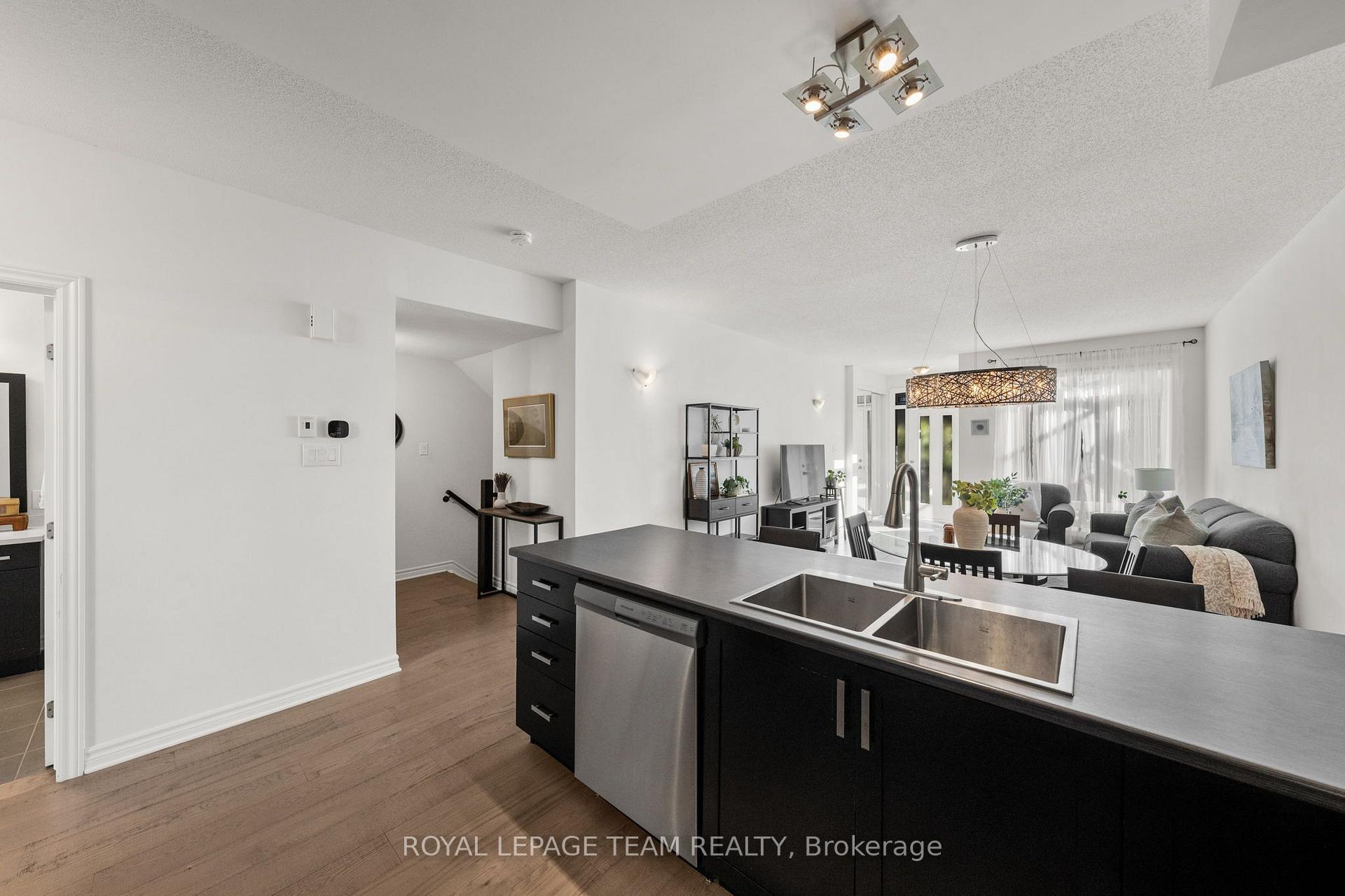 Photo 18 of 212 Pembina Private, Ottawa, Riverside South/Gloucester Glen — HOMEH