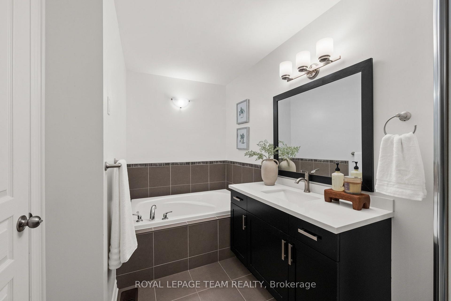 Photo 25 of 212 Pembina Private, Ottawa, Riverside South/Gloucester Glen — HOMEH