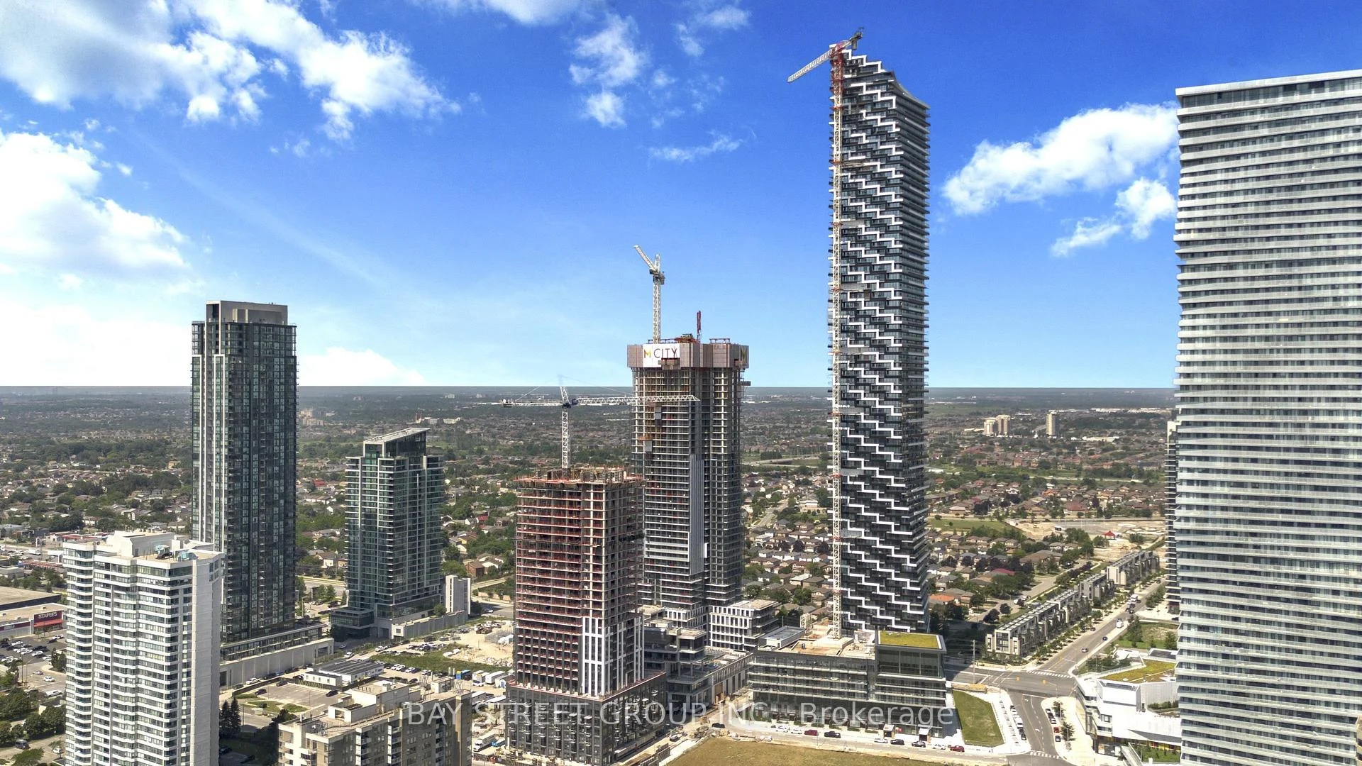 Front of Unit 4403, 448 Burnhamthorpe Road W