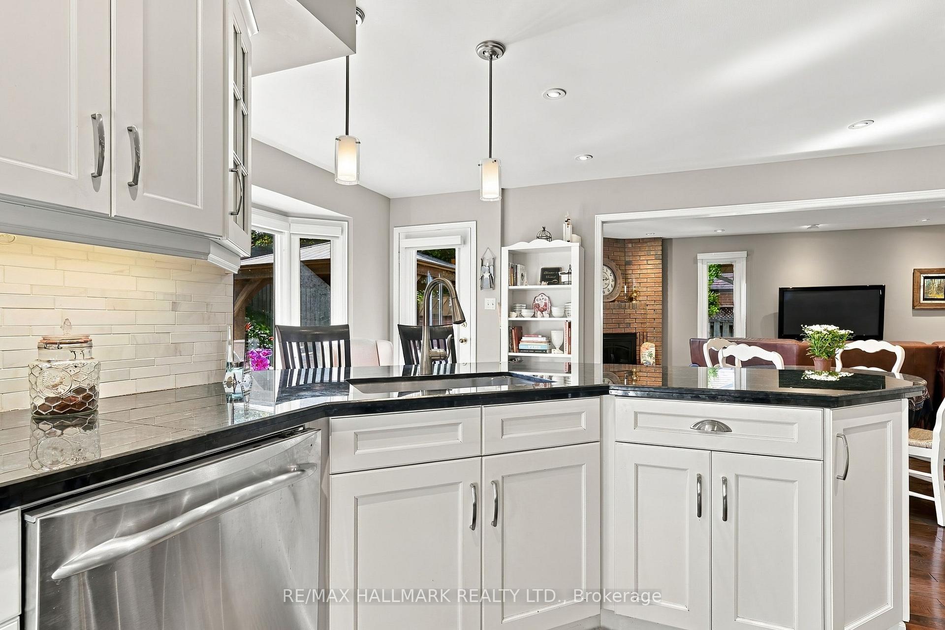 Photo 12 of 427 Melanie Crescent, Hamilton, Ancaster — HOMEH