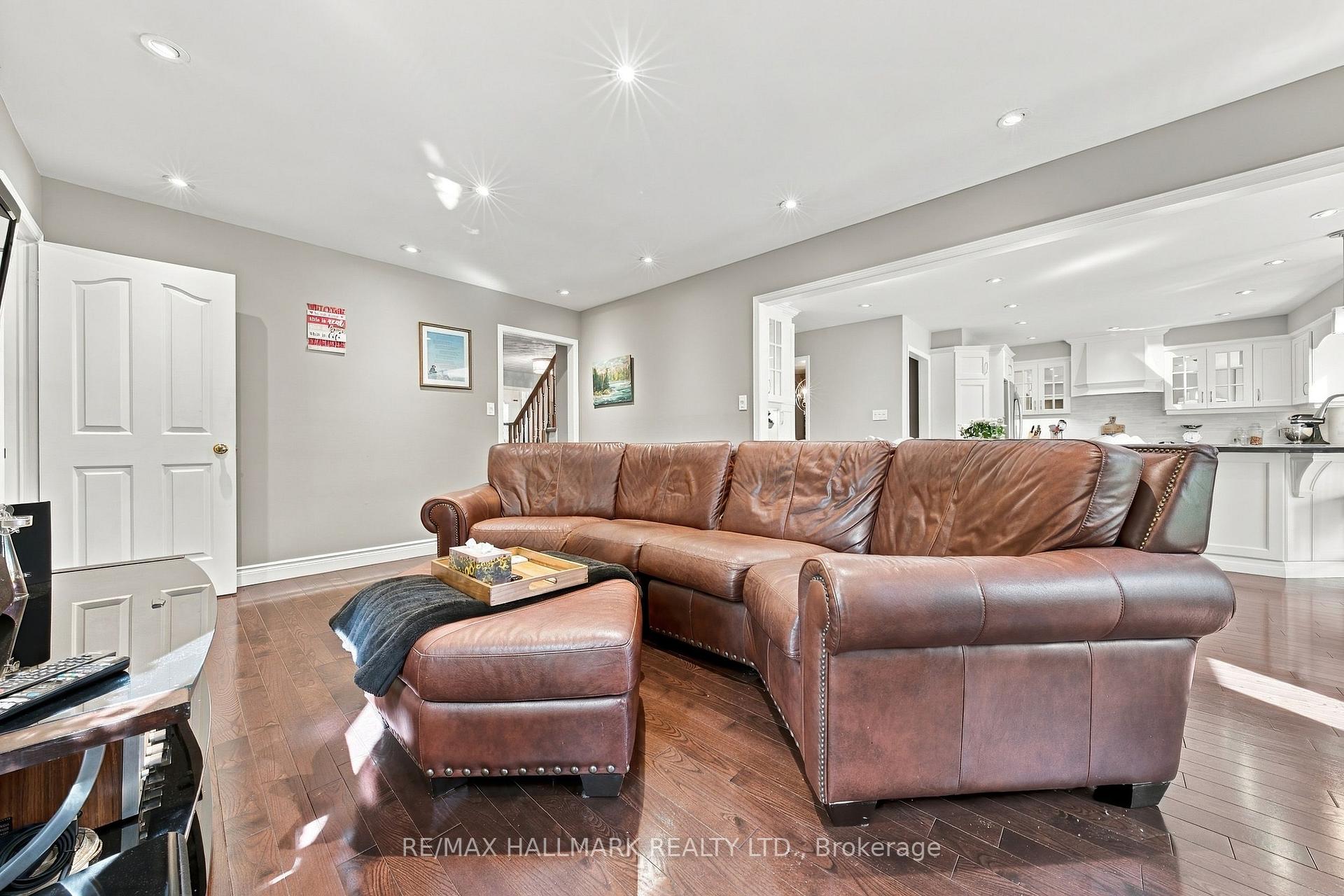 Photo 16 of 427 Melanie Crescent, Hamilton, Ancaster — HOMEH