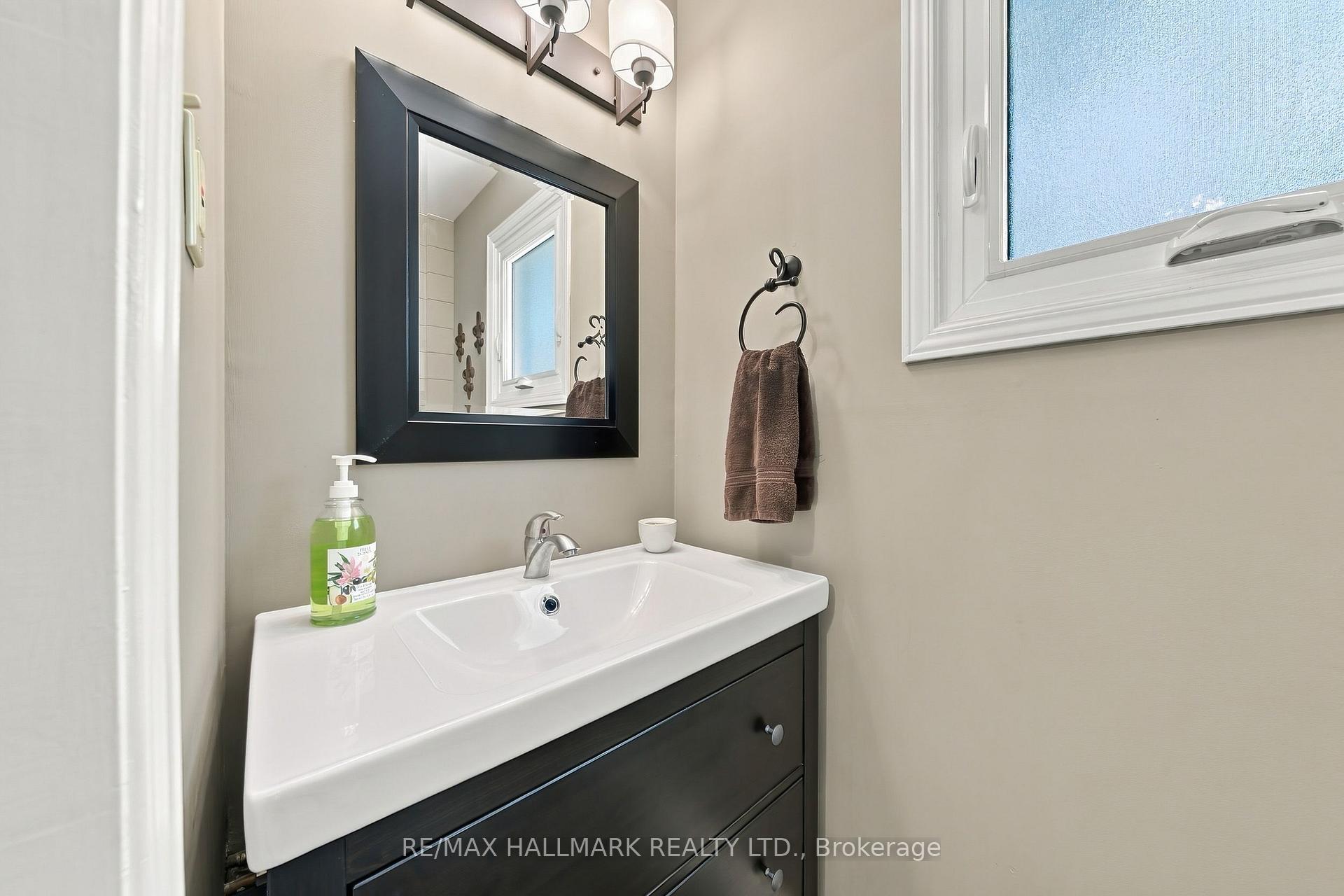 Photo 20 of 427 Melanie Crescent, Hamilton, Ancaster — HOMEH