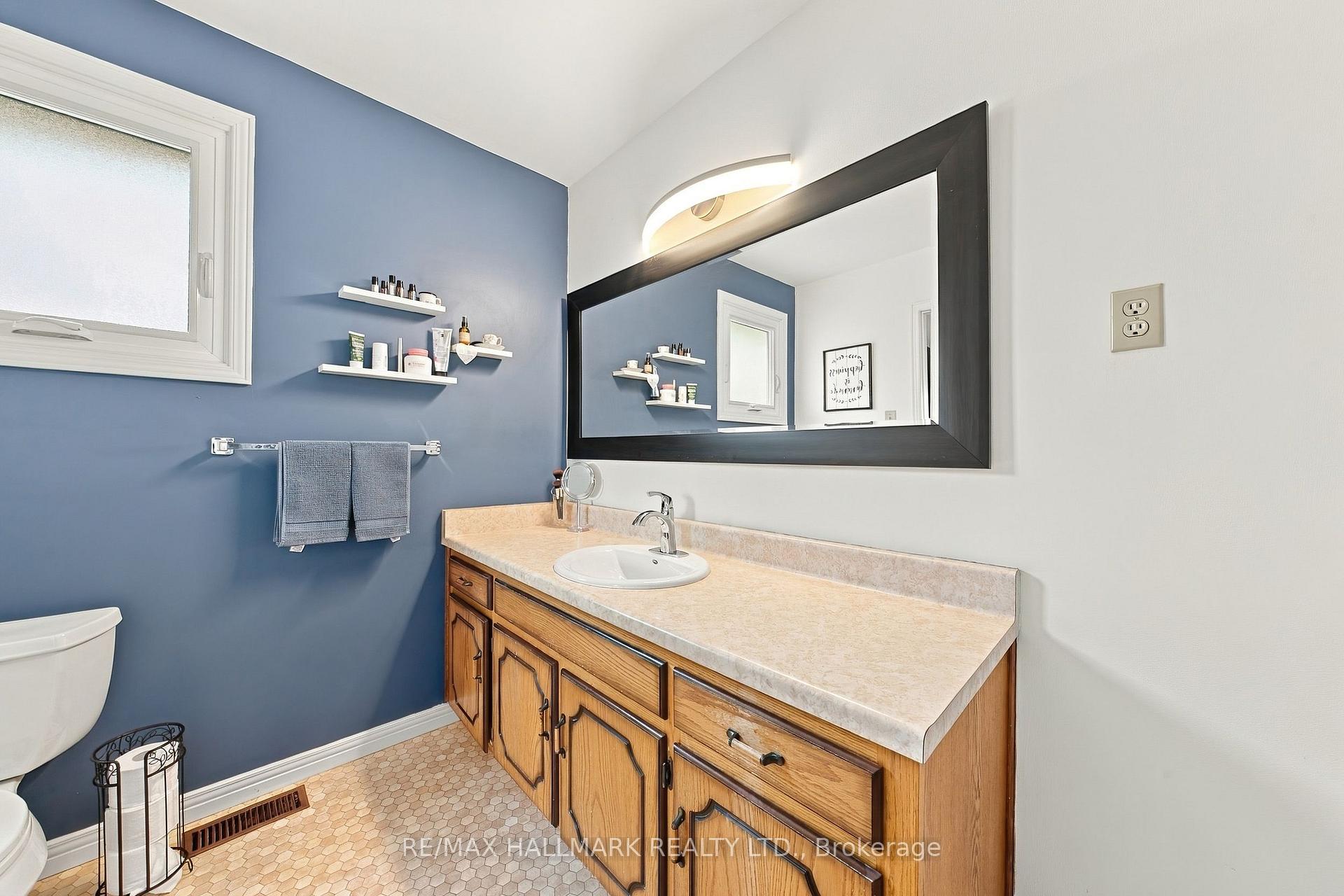 Photo 24 of 427 Melanie Crescent, Hamilton, Ancaster — HOMEH