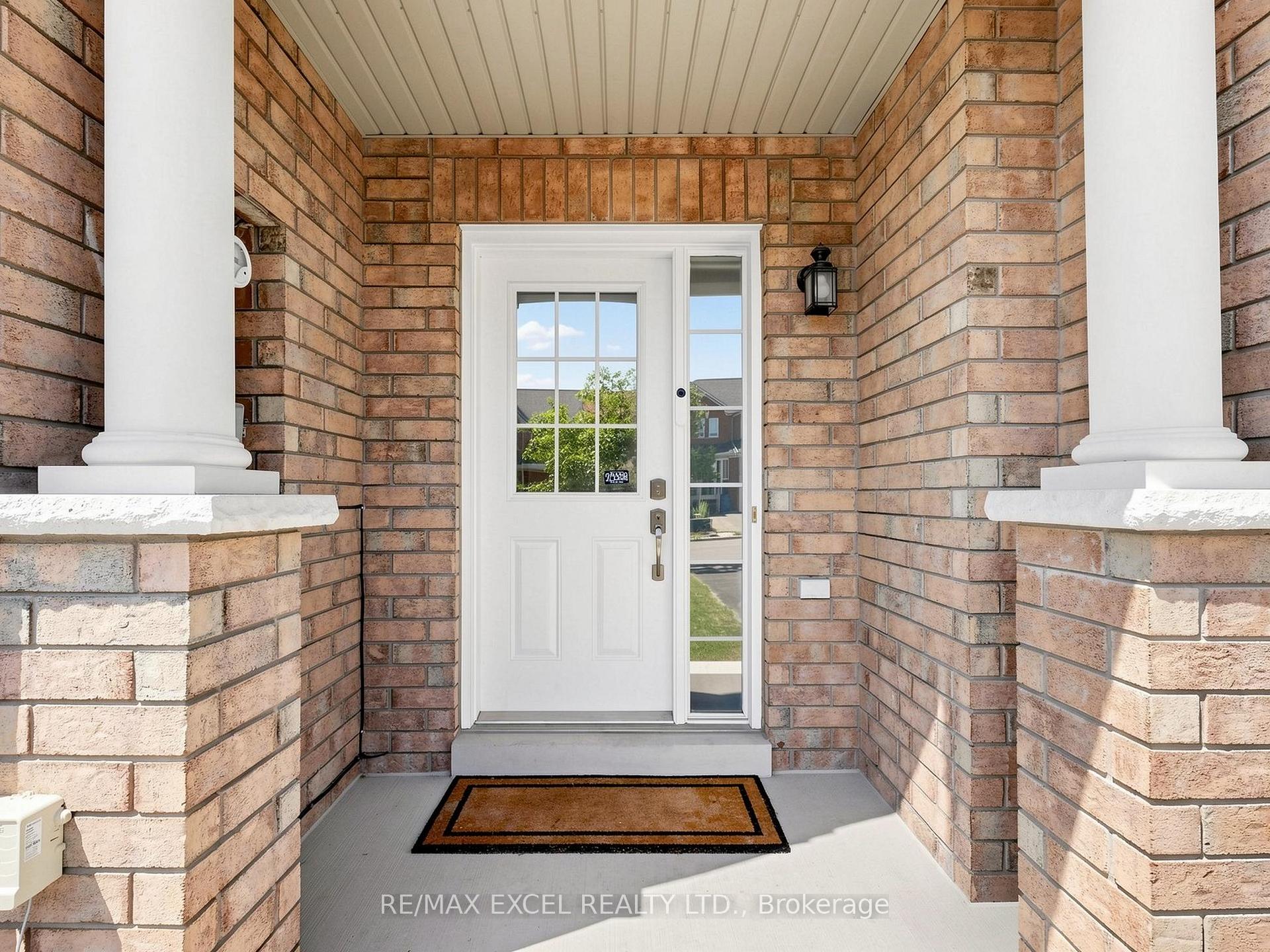Photo 2 of 6 Barr Crescent, Aurora, Bayview Northeast — HOMEH