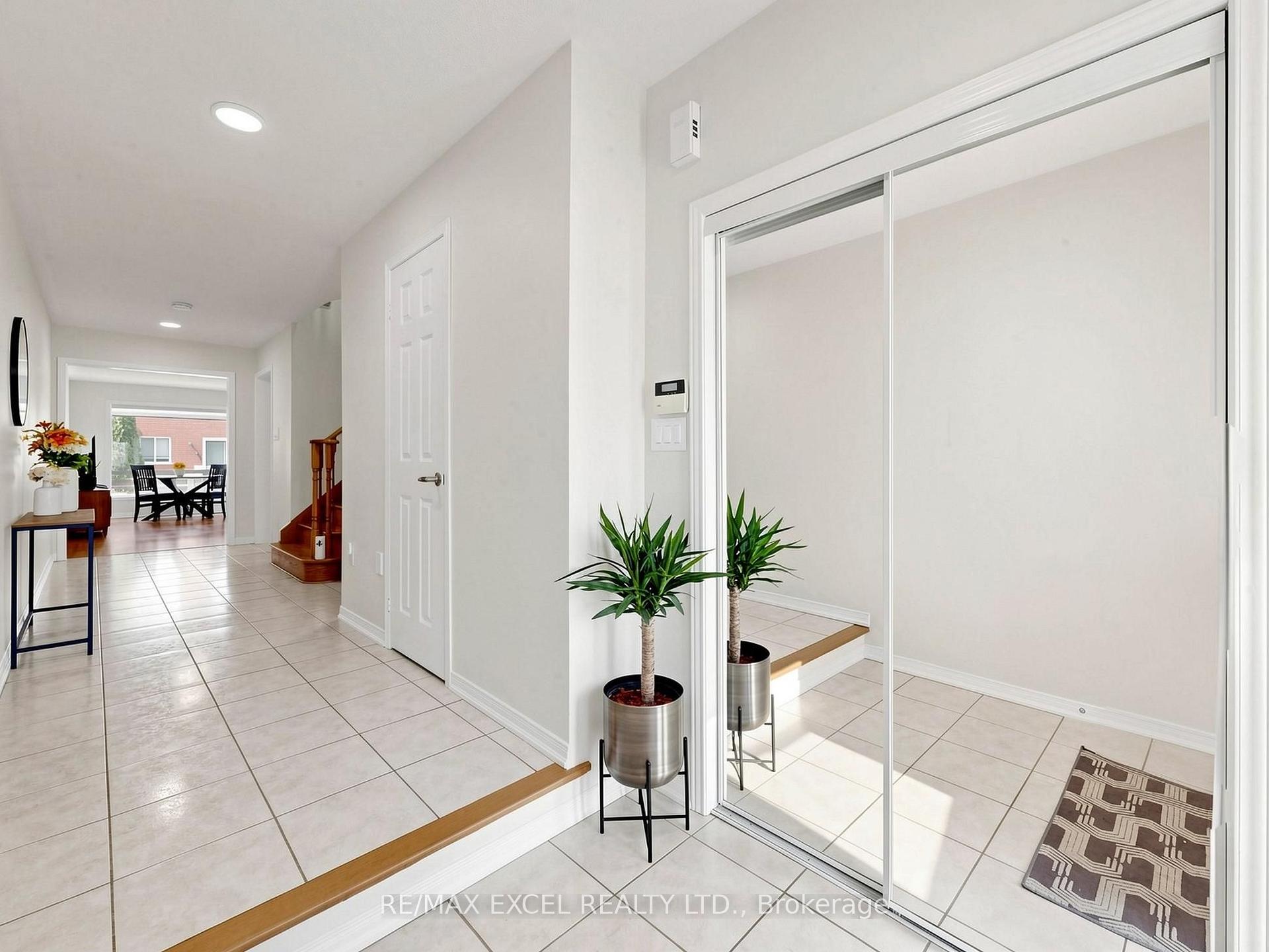 Photo 4 of 6 Barr Crescent, Aurora, Bayview Northeast — HOMEH