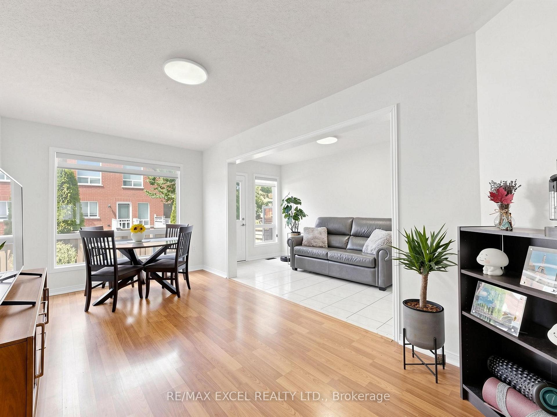 Photo 5 of 6 Barr Crescent, Aurora, Bayview Northeast — HOMEH