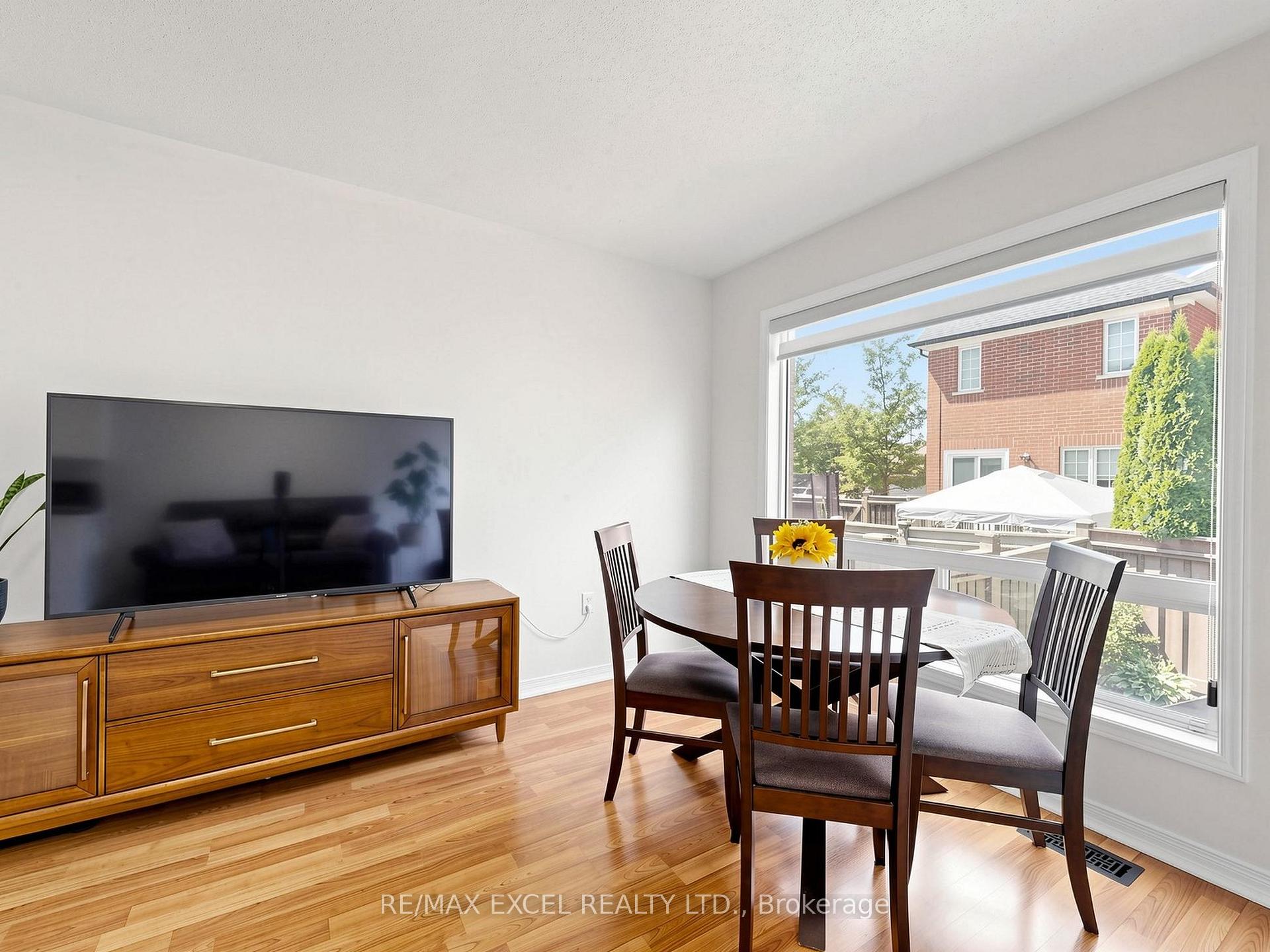 Photo 6 of 6 Barr Crescent, Aurora, Bayview Northeast — HOMEH