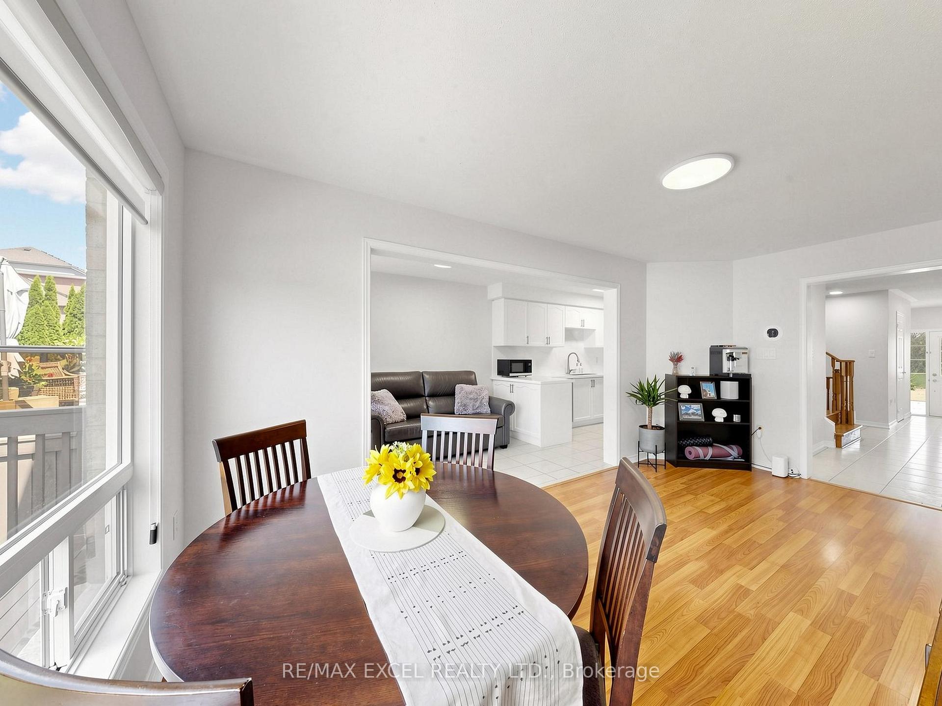 Photo 8 of 6 Barr Crescent, Aurora, Bayview Northeast — HOMEH