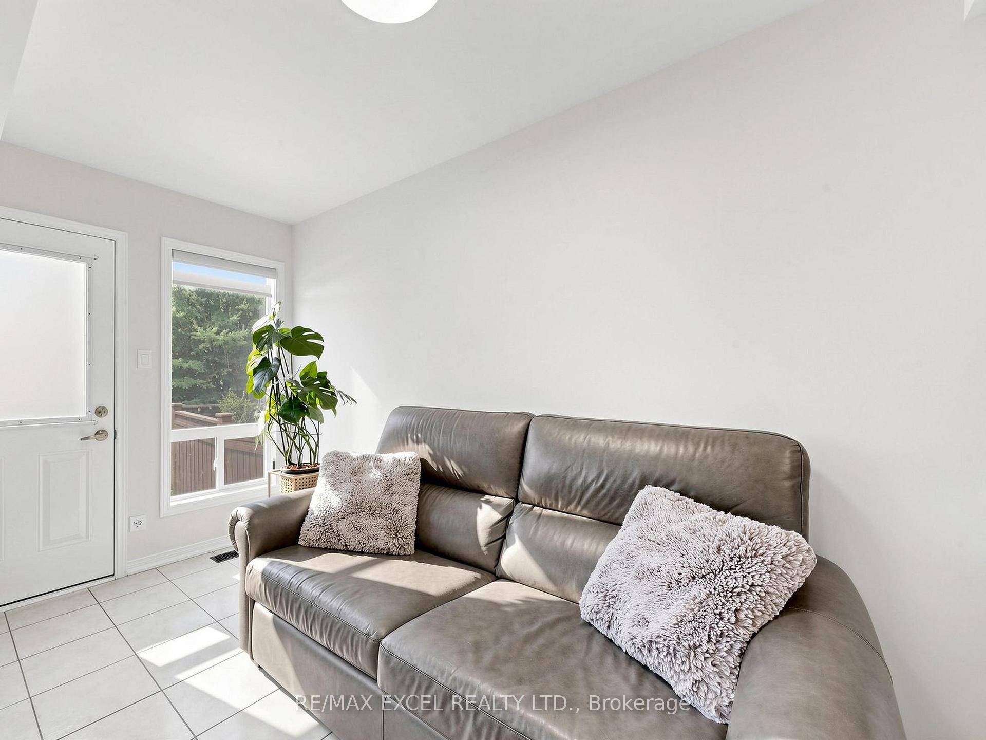 Photo 9 of 6 Barr Crescent, Aurora, Bayview Northeast — HOMEH
