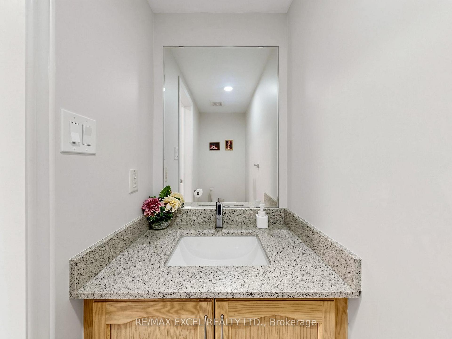 Photo 12 of 6 Barr Crescent, Aurora, Bayview Northeast — HOMEH