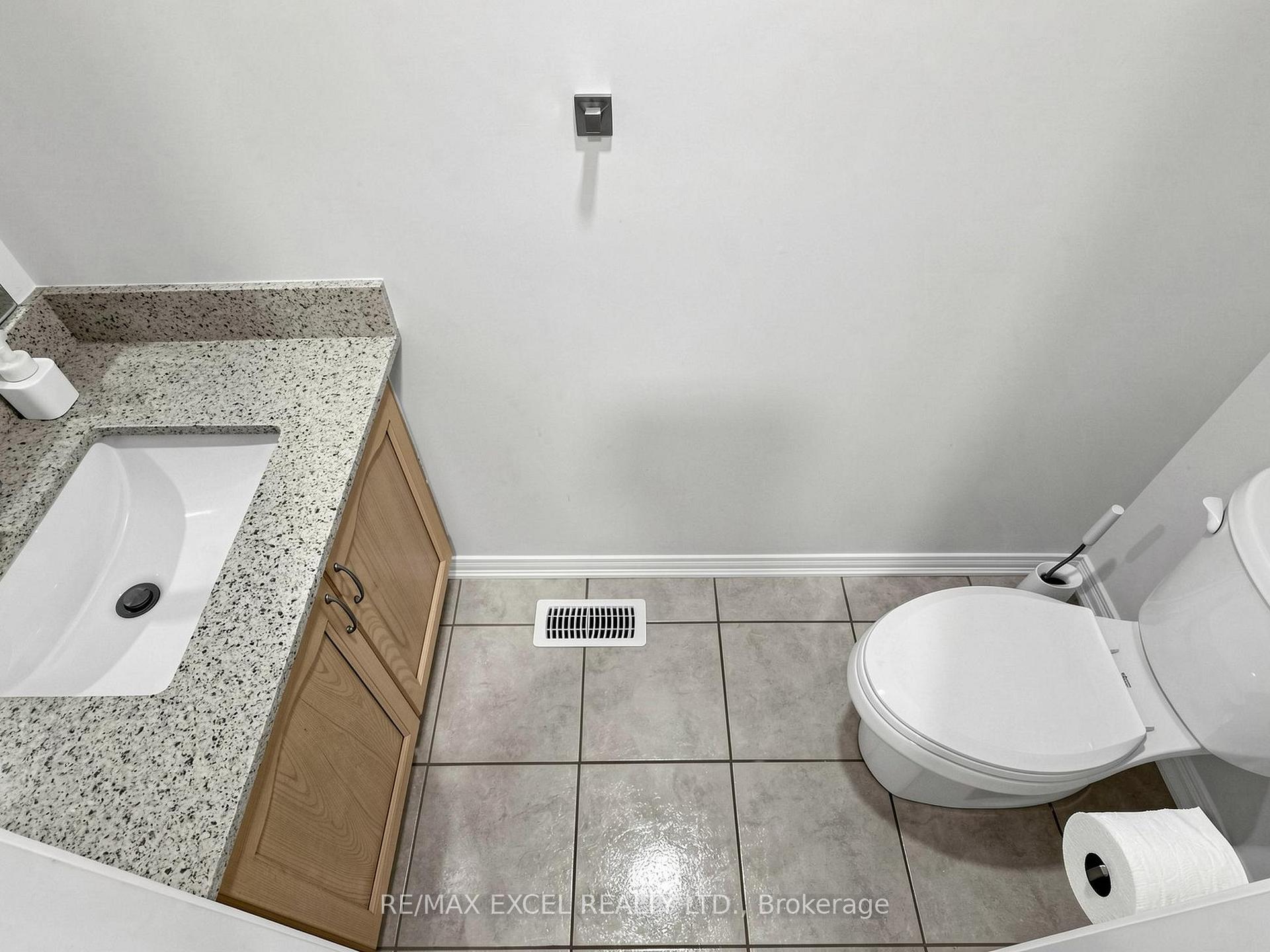 Photo 13 of 6 Barr Crescent, Aurora, Bayview Northeast — HOMEH