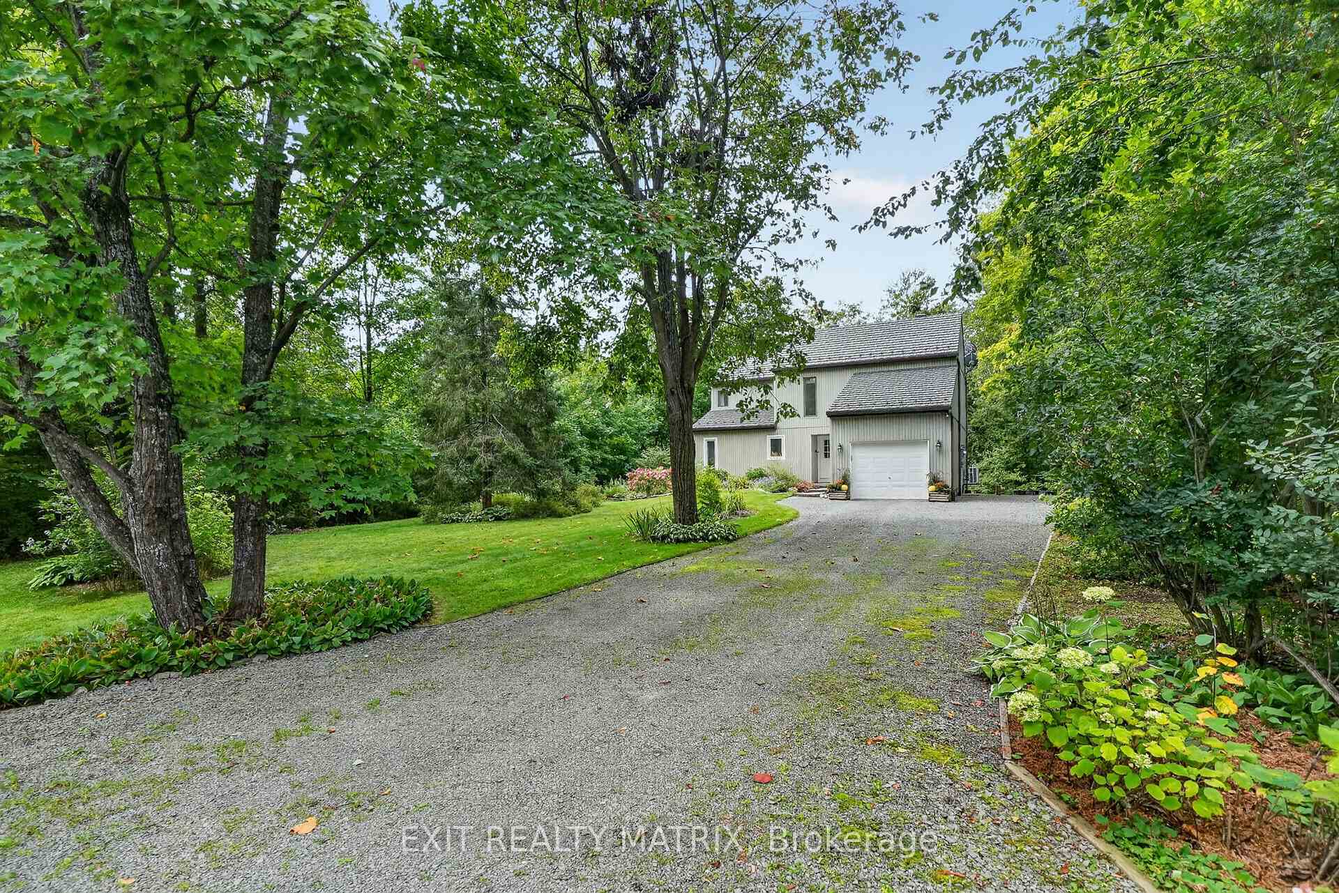 Photo 2 of 4510 Whispering Willow Drive, Ottawa, Sarsfield/Bearbrook — HOMEH