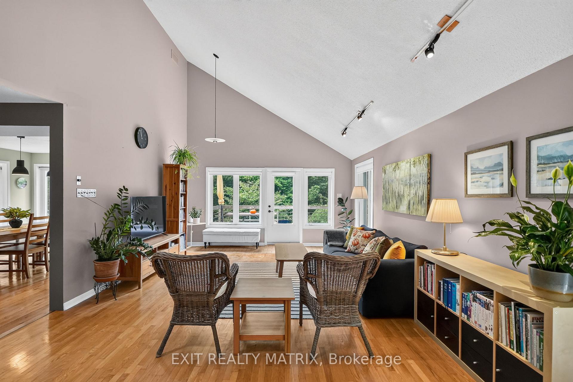 Photo 8 of 4510 Whispering Willow Drive, Ottawa, Sarsfield/Bearbrook — HOMEH