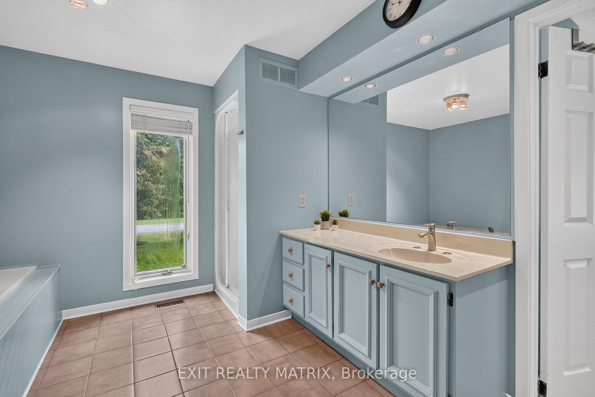 Photo 28 of 4510 Whispering Willow Drive, Ottawa, Sarsfield/Bearbrook — HOMEH