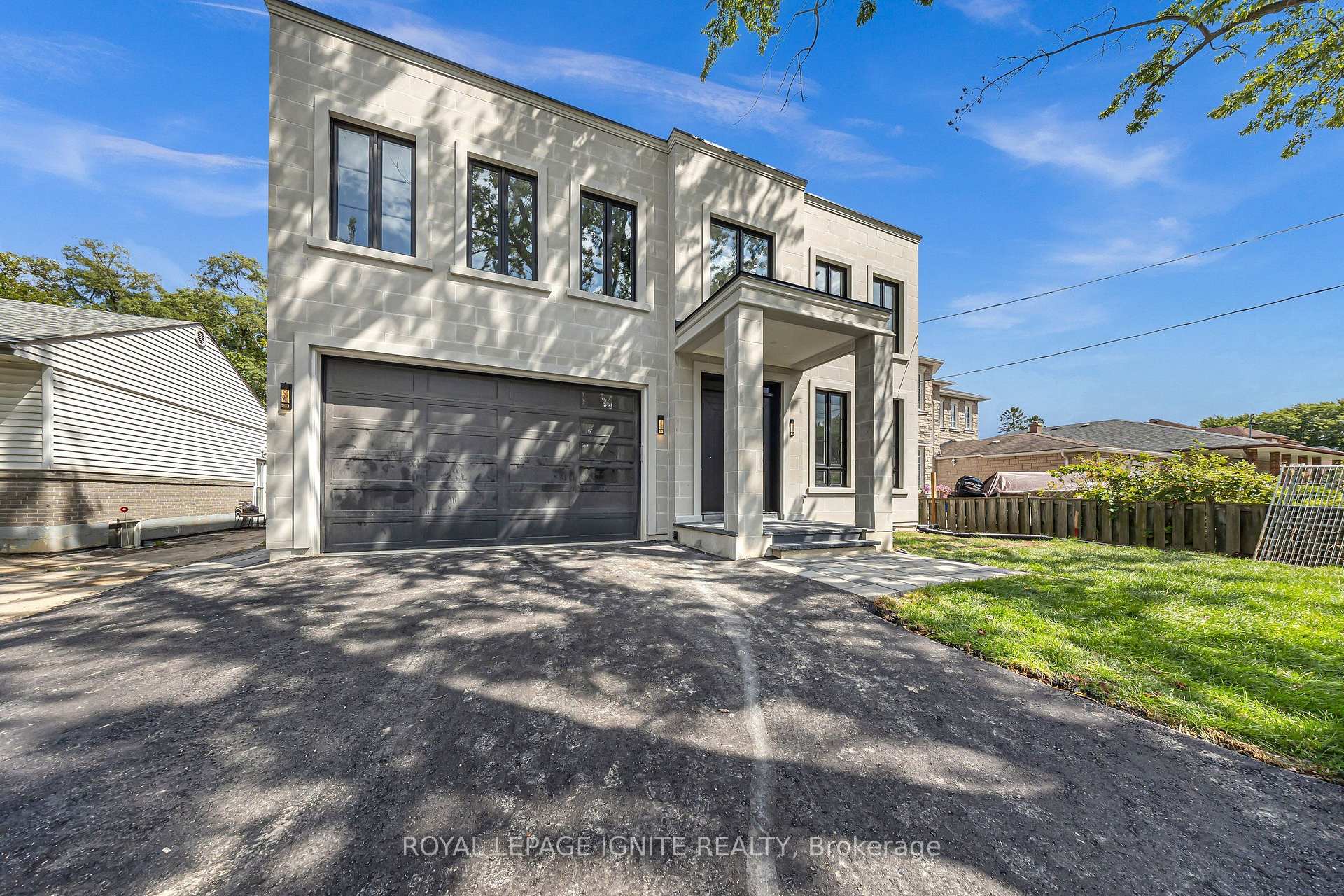 Photo 2 of 15 Deblyn Drive E, Scarborough, L'Amoreaux — HOMEH
