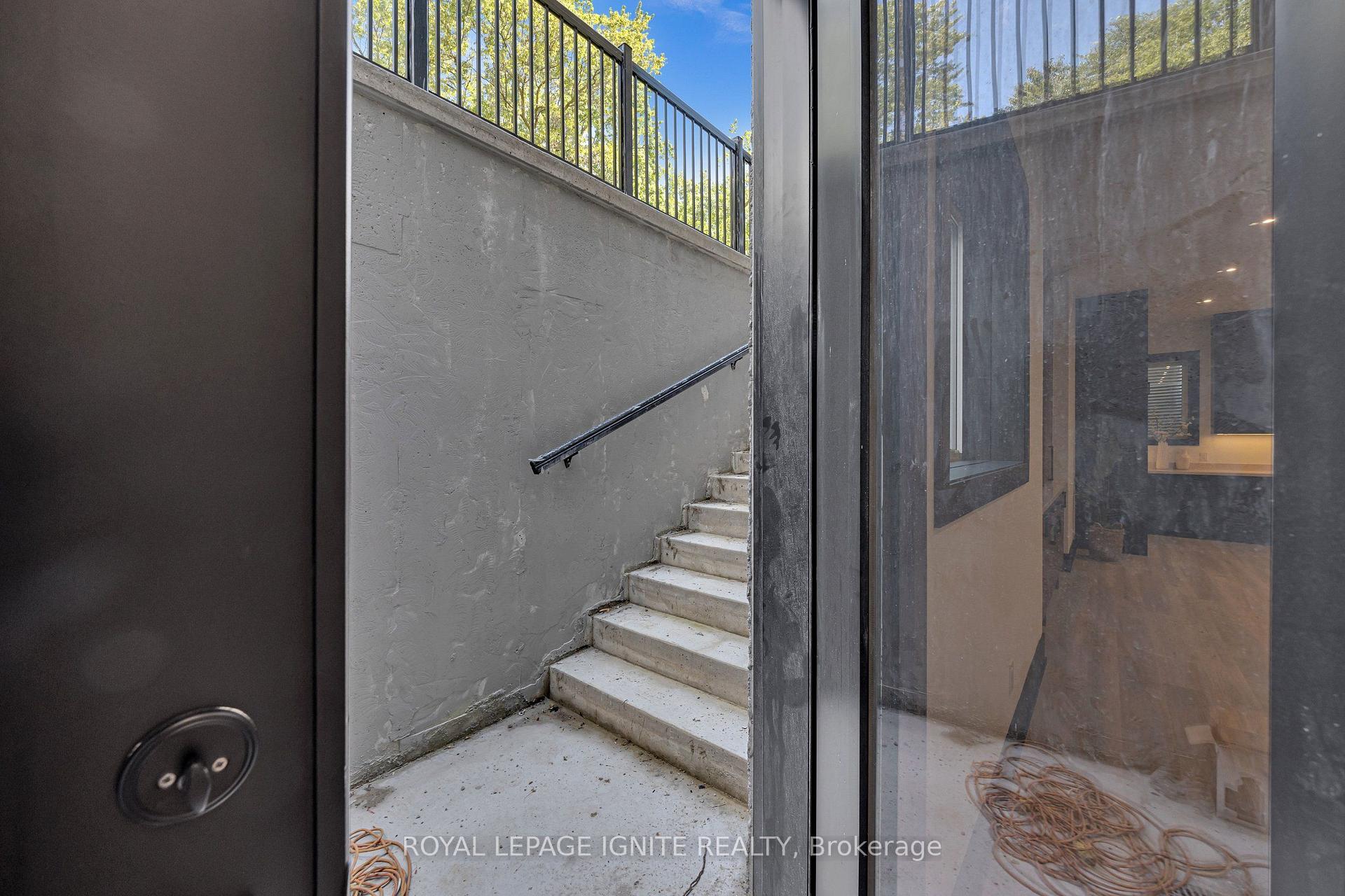 Photo 37 of 15 Deblyn Drive E, Scarborough, L'Amoreaux — HOMEH