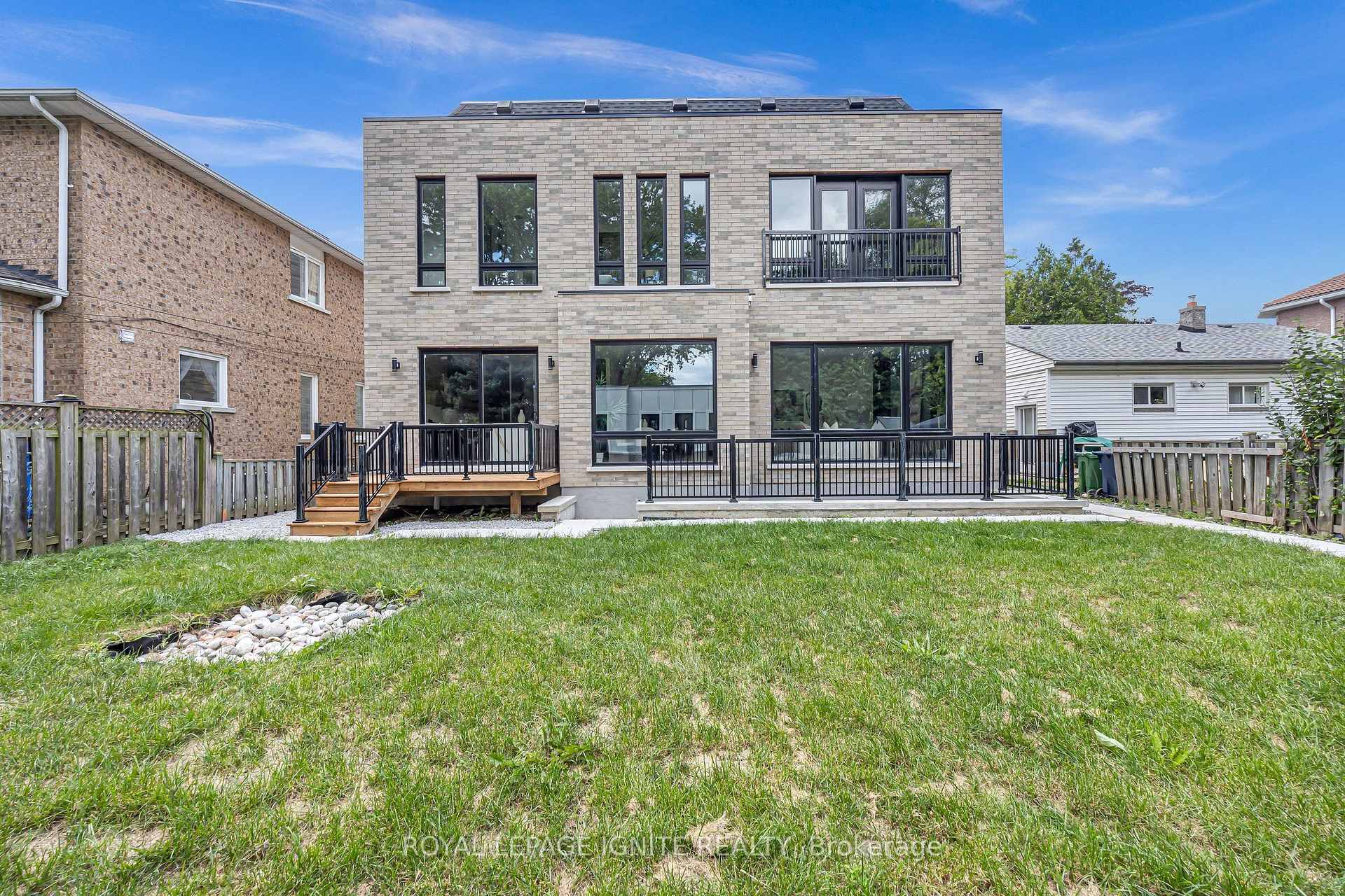 Photo 41 of 15 Deblyn Drive E, Scarborough, L'Amoreaux — HOMEH