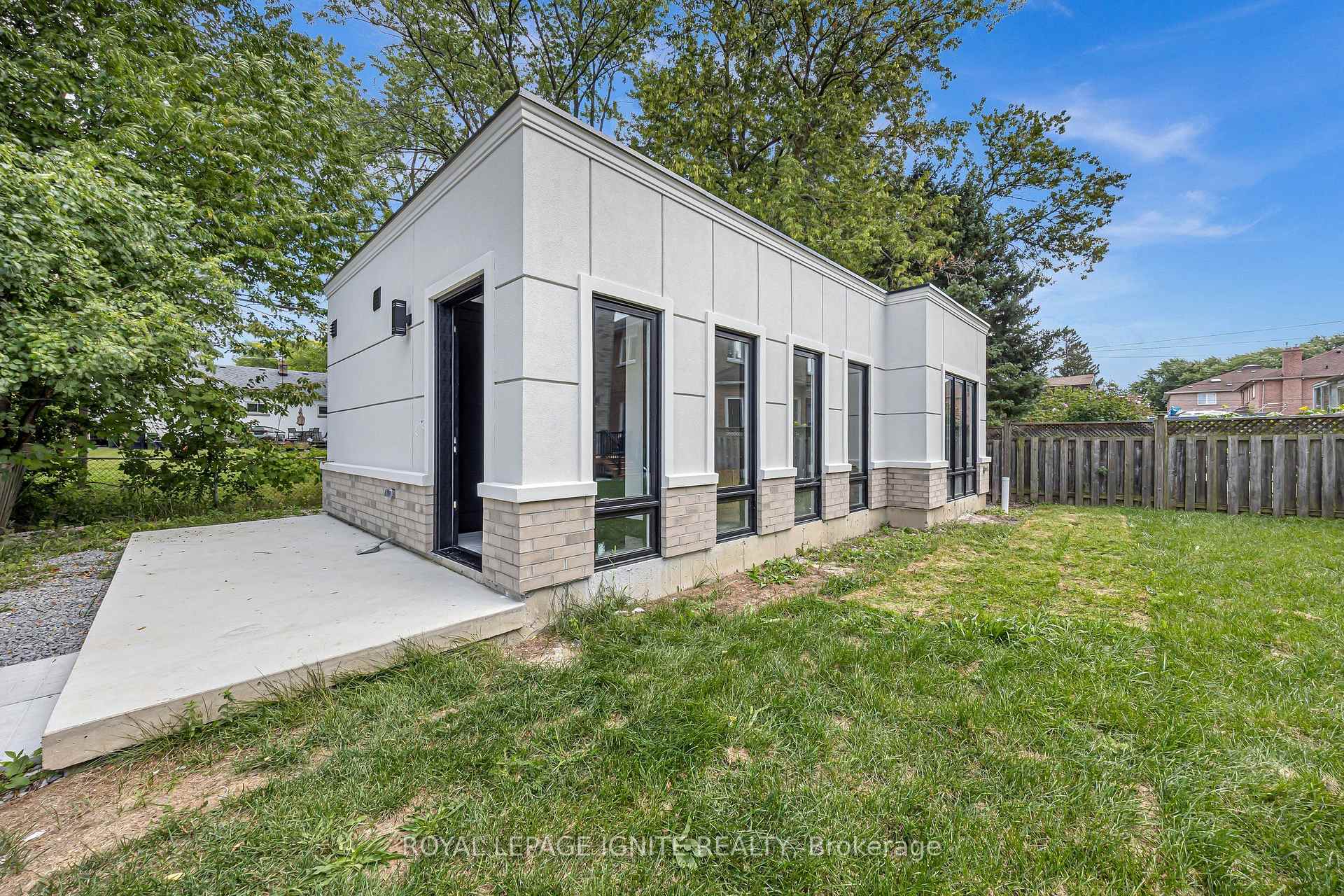 Photo 43 of 15 Deblyn Drive E, Scarborough, L'Amoreaux — HOMEH