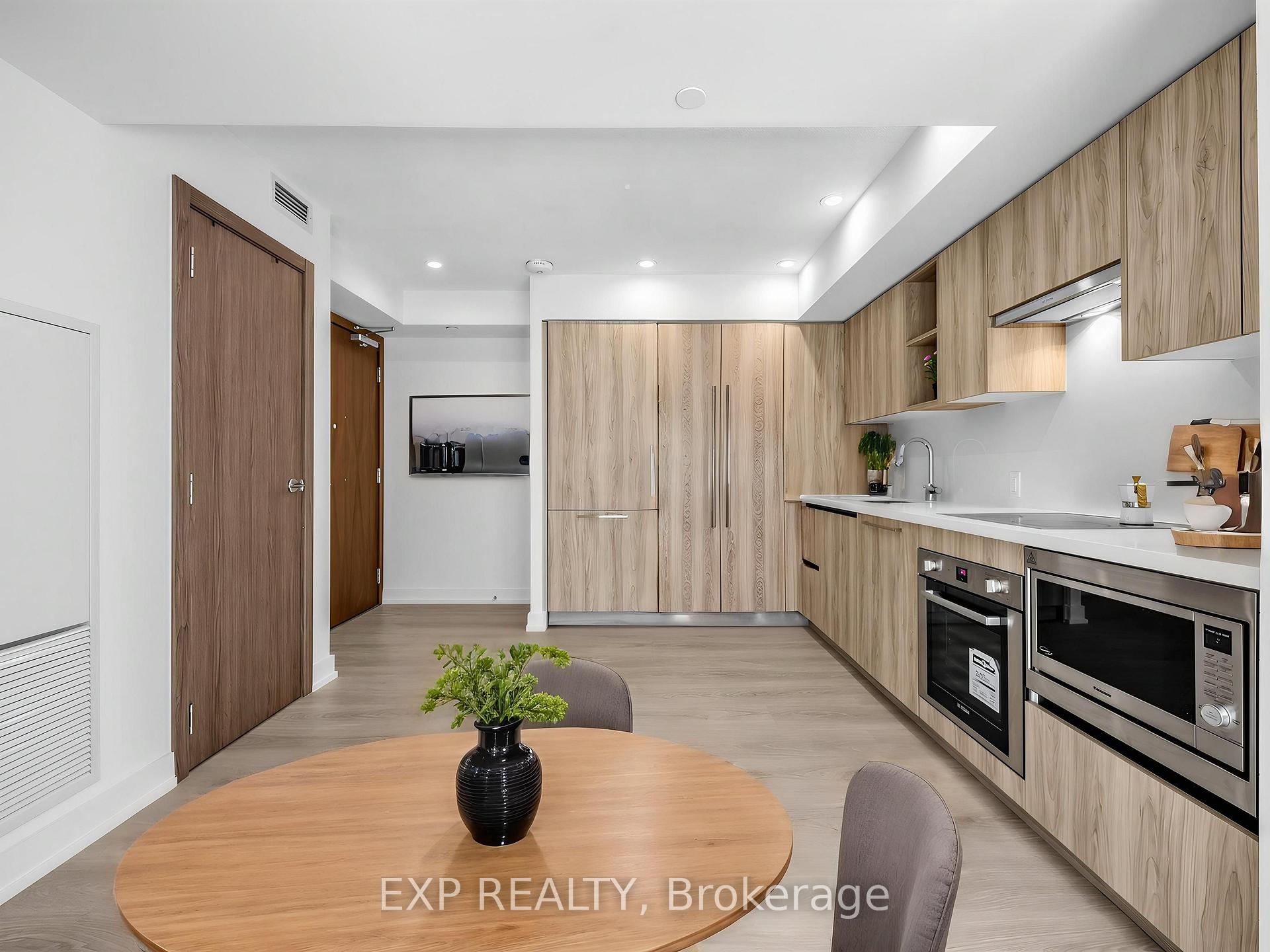 Photo 4 of Unit 611, 19 Bathurst Street, Toronto, Waterfront Communities — HOMEH