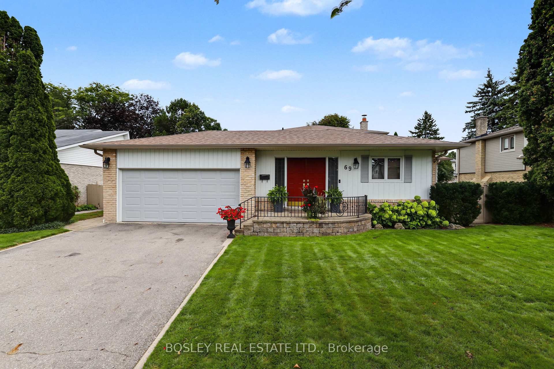 Photo 1 of 69 Fairway Drive, Aurora, Aurora Highlands — HOMEH