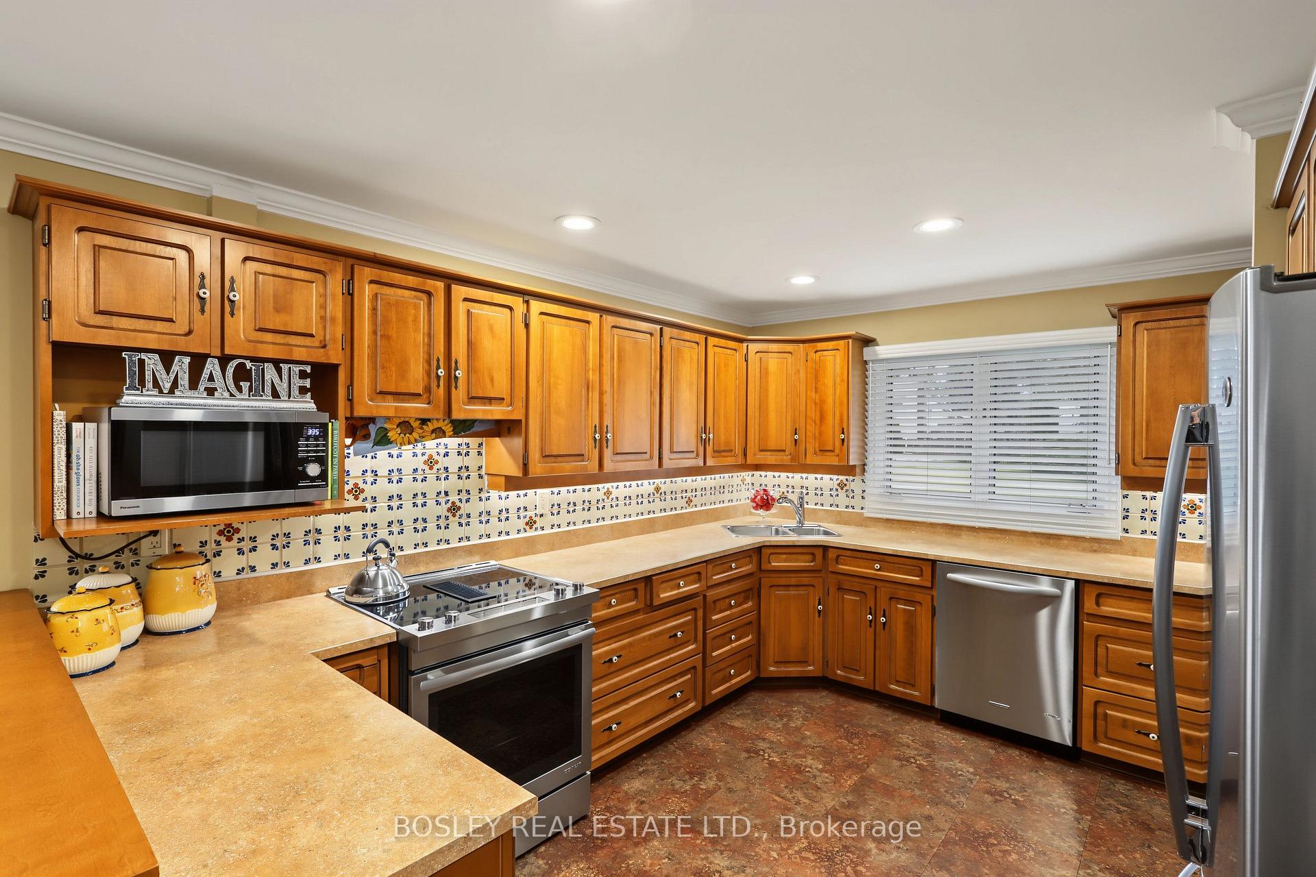 Photo 7 of 69 Fairway Drive, Aurora, Aurora Highlands — HOMEH