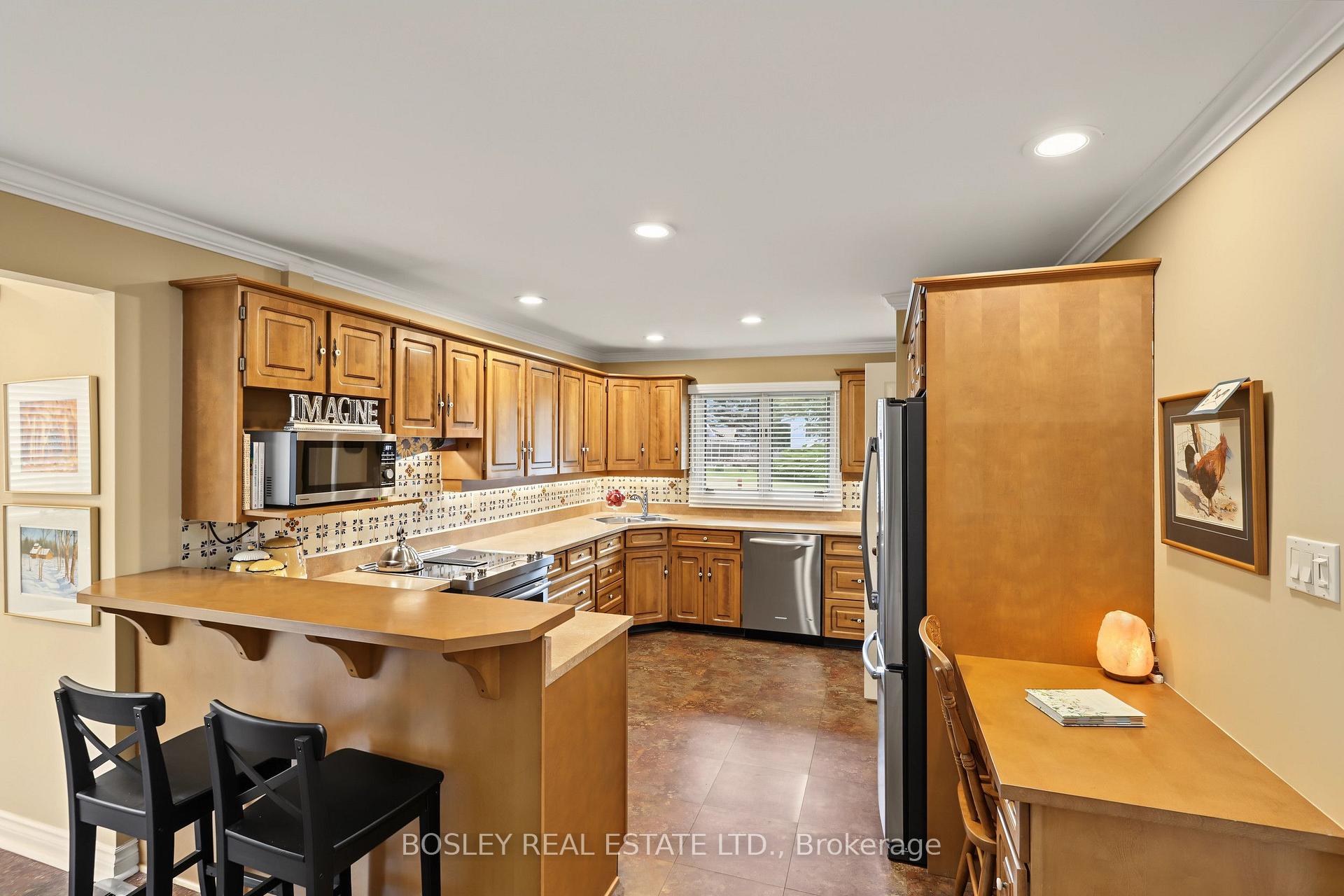 Photo 8 of 69 Fairway Drive, Aurora, Aurora Highlands — HOMEH
