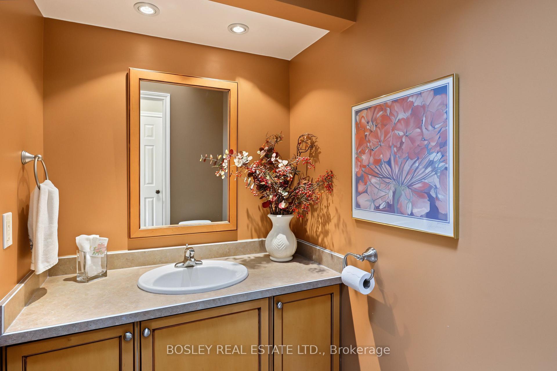 Photo 17 of 69 Fairway Drive, Aurora, Aurora Highlands — HOMEH