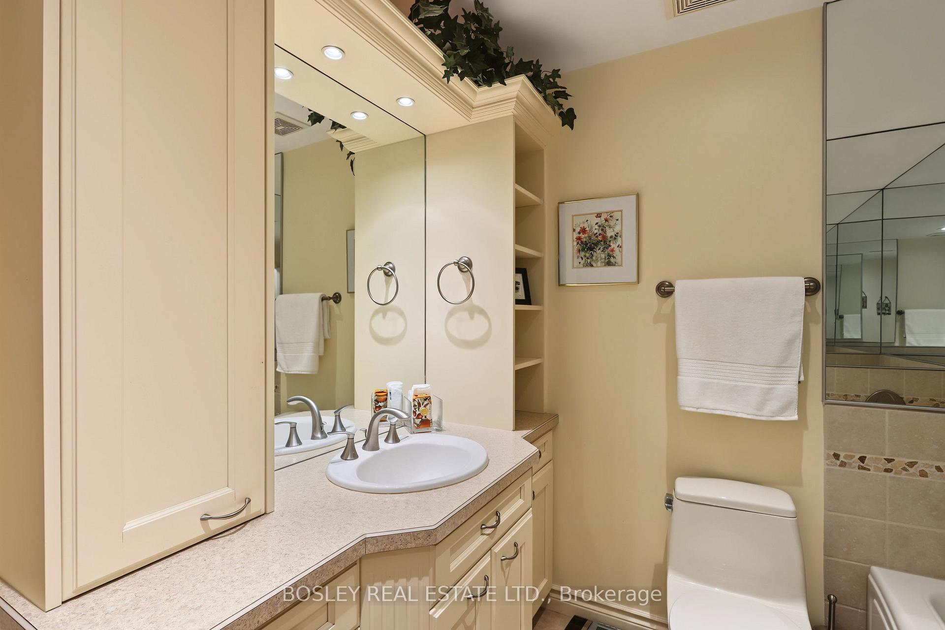Photo 27 of 69 Fairway Drive, Aurora, Aurora Highlands — HOMEH